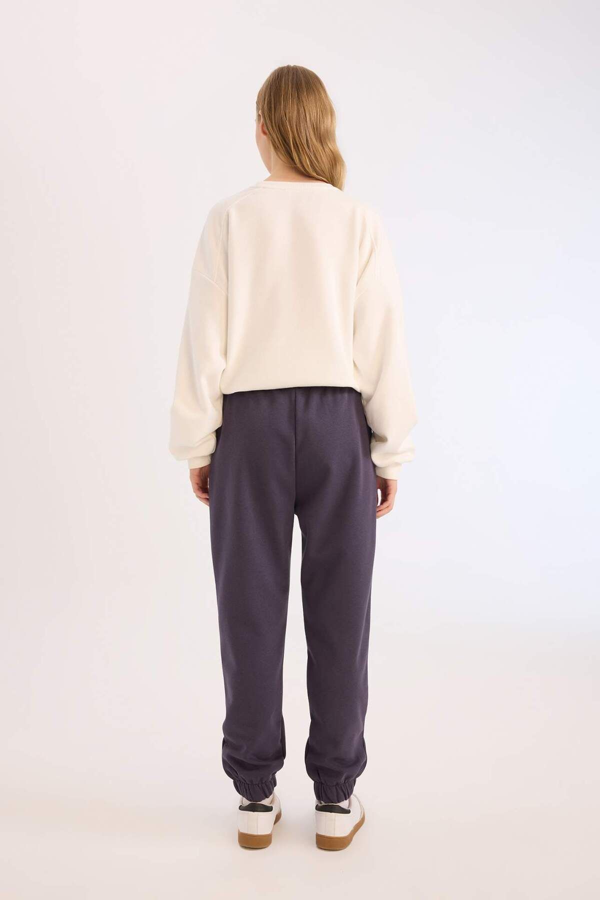 DeFacto-Thick Jogger Sweatpants - with Straight Pockets and Elastic Waist E6300Ax24Wn 5