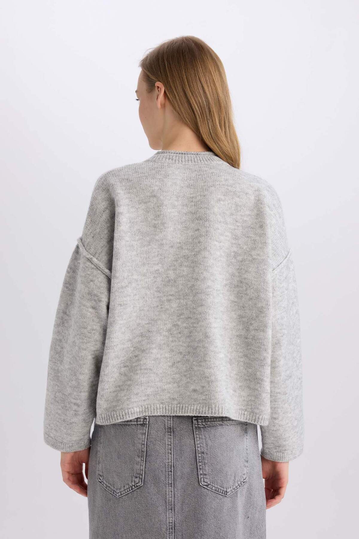 DeFacto-Strickjacke mit normaler Passform, Rundhalsausschnitt und Knöpfen, E4612AX24WN 6