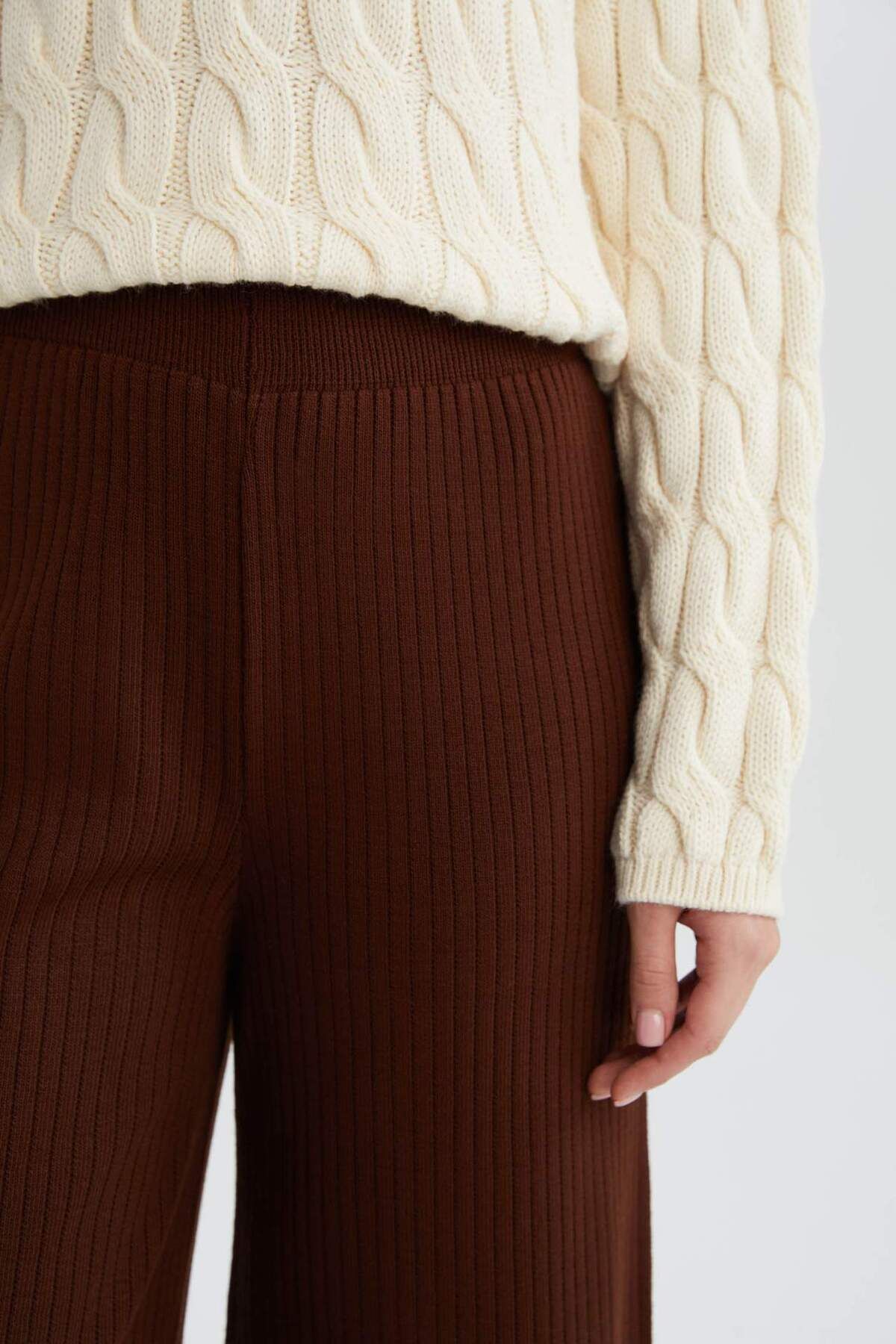 DeFacto-Pantaloni tricotați cu croiala relaxată - picior lat lat, talie elastică E2940AX24WN 4