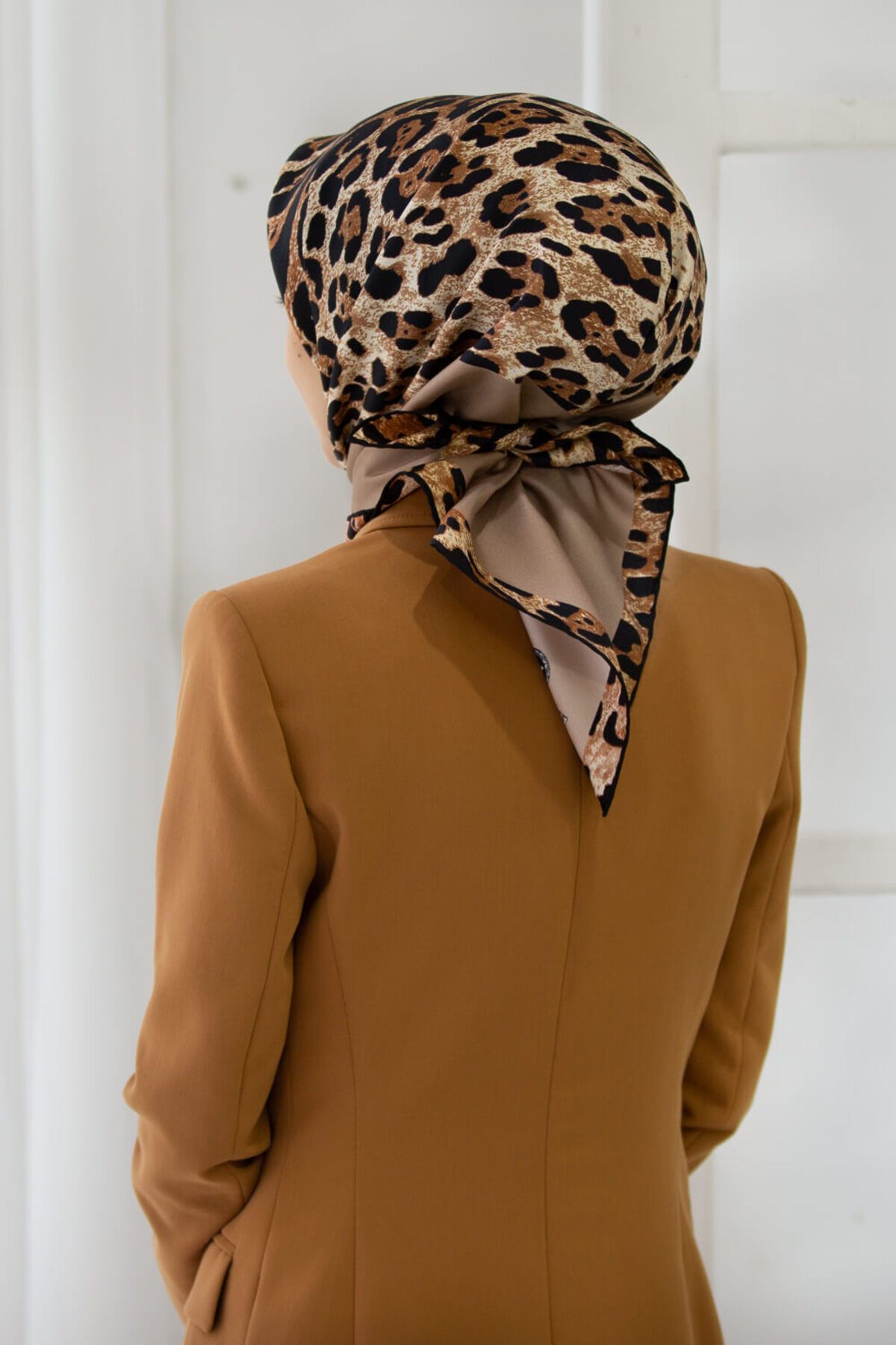 Vissona-100% mătase twill cu model leopard culoare nurcă 90x90 eșarfă formă de cusut: cusut manual 1
