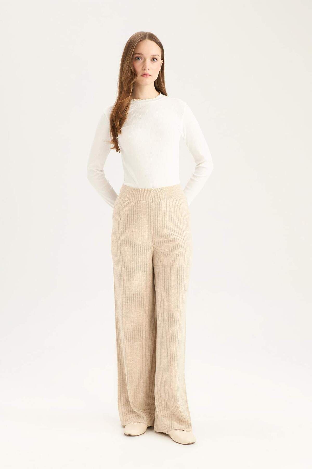 DeFacto-Tricotaj Relax Fit Pantaloni largi, cu picioare largi, de bază, drepte, cu talie elastică E2940AX24WN 2
