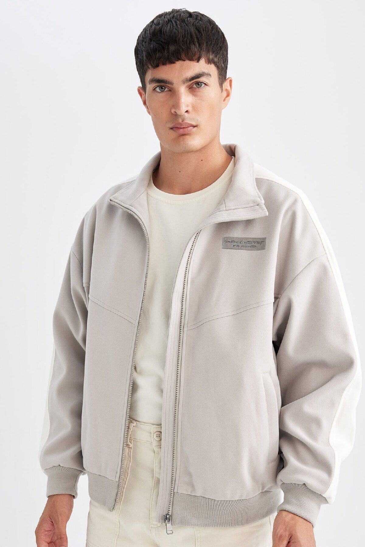 DeFacto-Schlanke Manteljacke mit normaler Passform, Stehkragen, Reißverschlusstasche, saisonales Licht, C6214AX24AU 1
