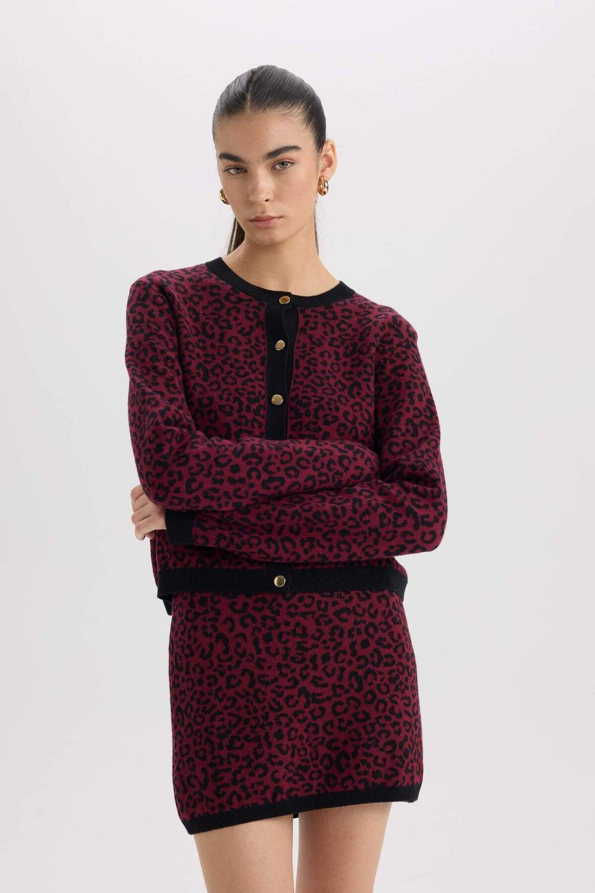 DeFacto-Regular Fit Rundhalsausschnitt Leopard Print Button Down Strickjacke D8510AX24WN 4
