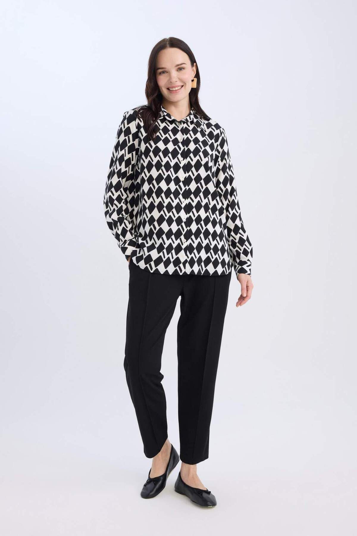 DeFacto-Pantaloni creponați Carrot Fit Basic, drepte, talie elastică, picioare înguste, cu buzunare D5950AX24WN 3