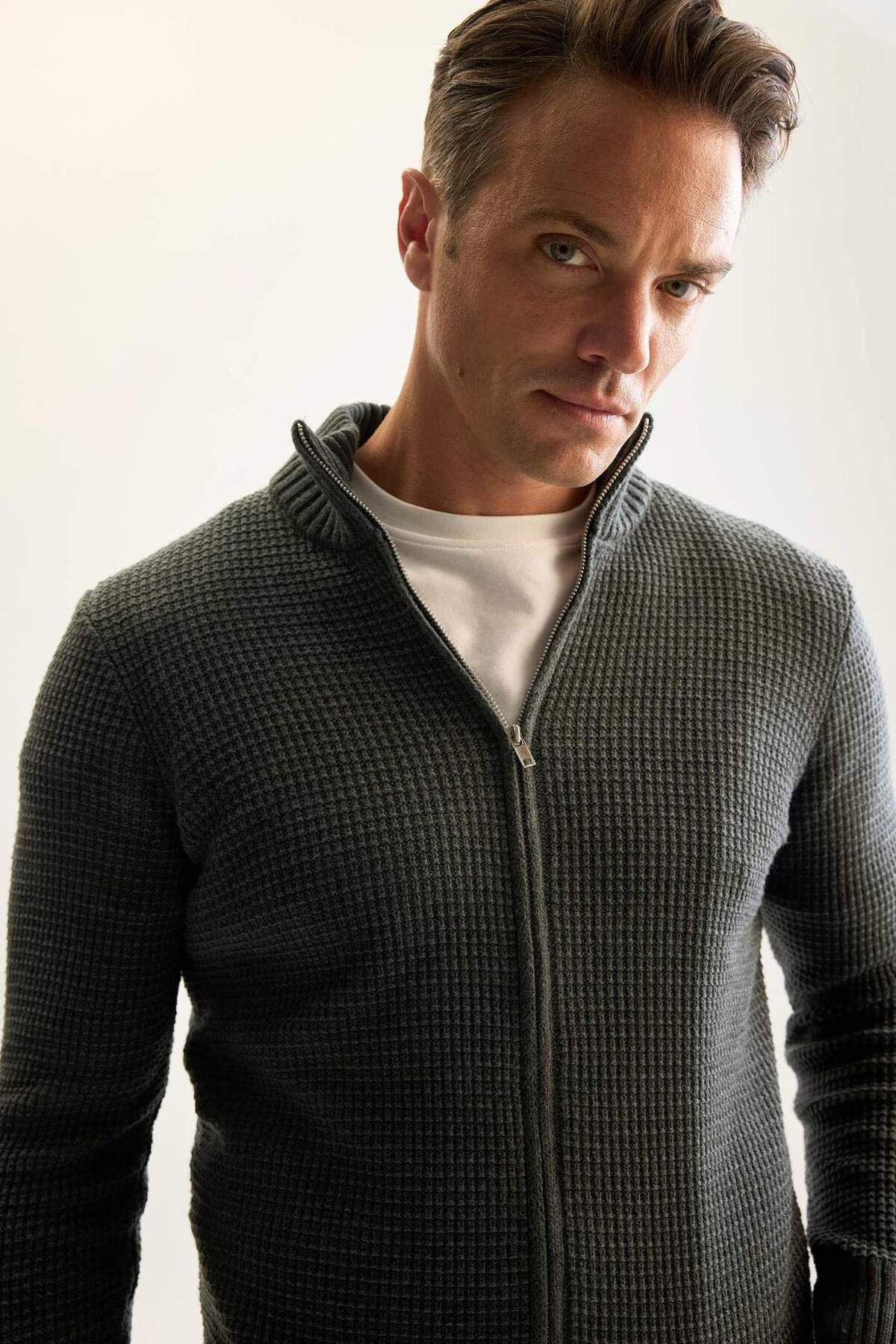 DeFacto-Standard Fit Regular Cut Half Turtleneck Zip Waffle Cardigan R1195Azns 4
