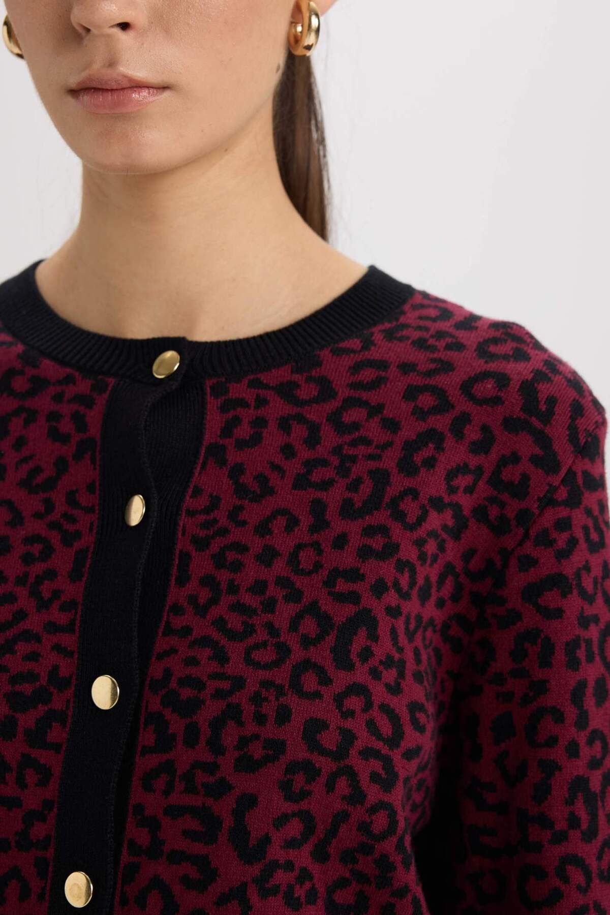 DeFacto-Regular Fit Rundhalsausschnitt Leopard Print Button Down Strickjacke D8510AX24WN 6