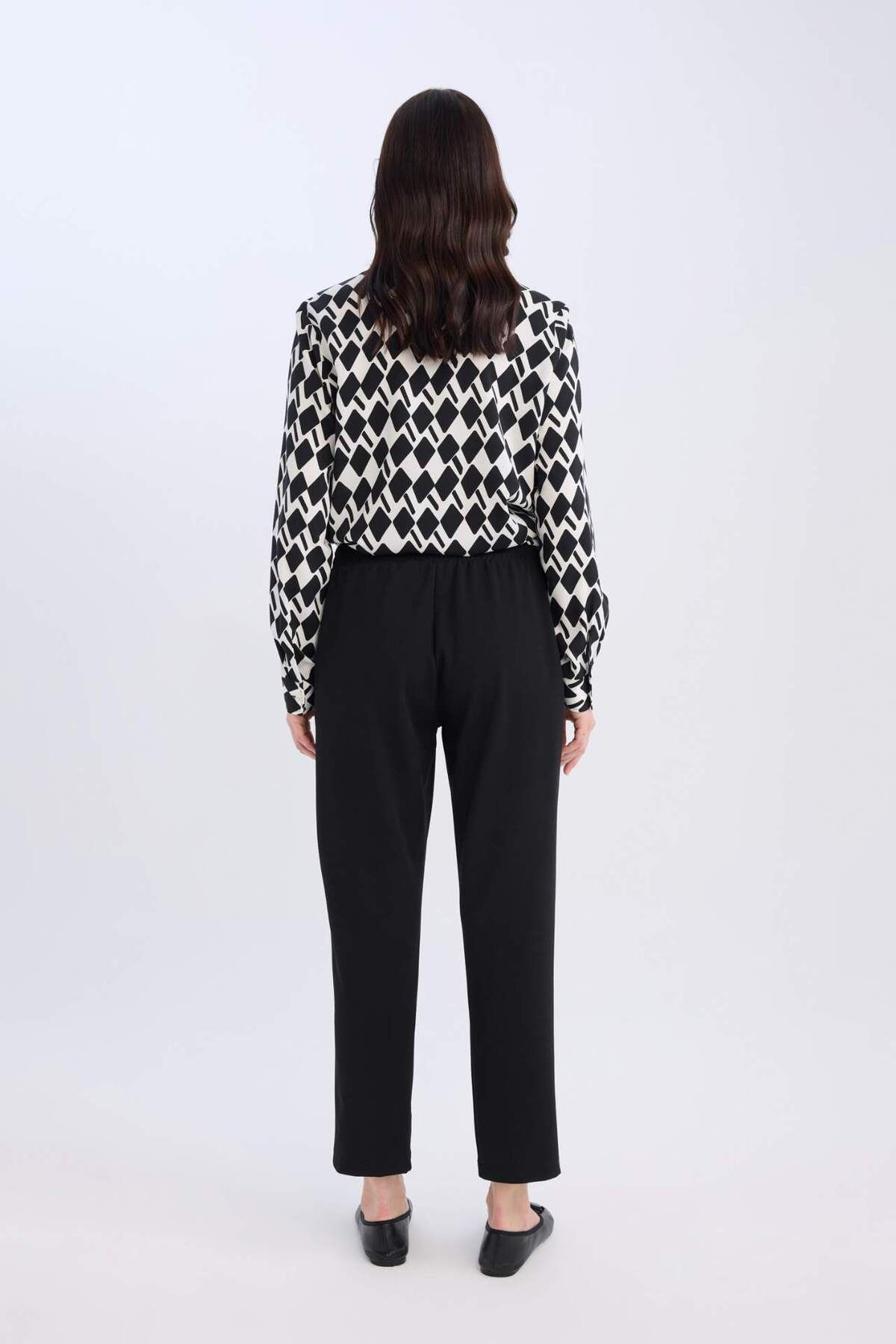 DeFacto-Pantaloni creponați Carrot Fit Basic, drepte, talie elastică, picioare înguste, cu buzunare D5950AX24WN 5