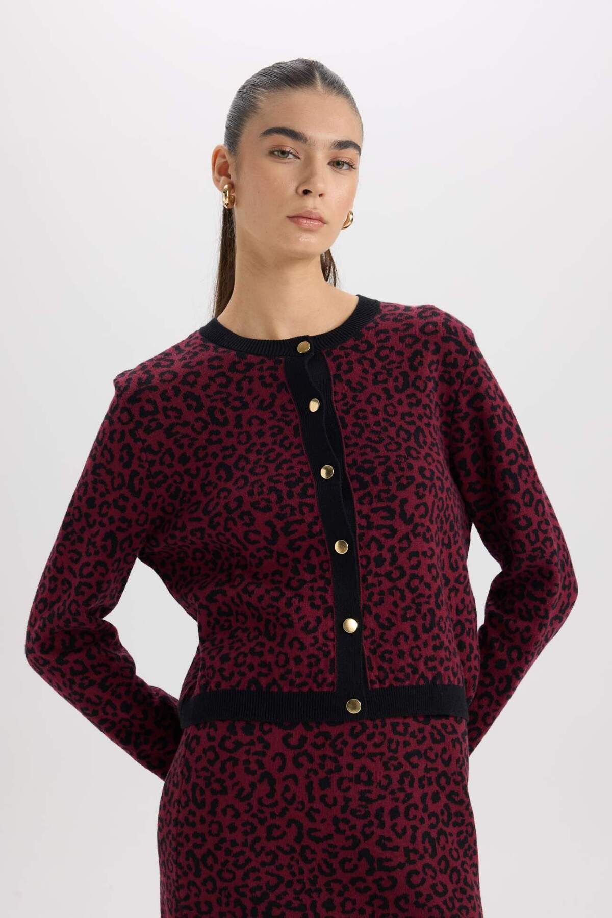 DeFacto-Regular Fit Rundhalsausschnitt Leopard Print Button Down Strickjacke D8510AX24WN 5