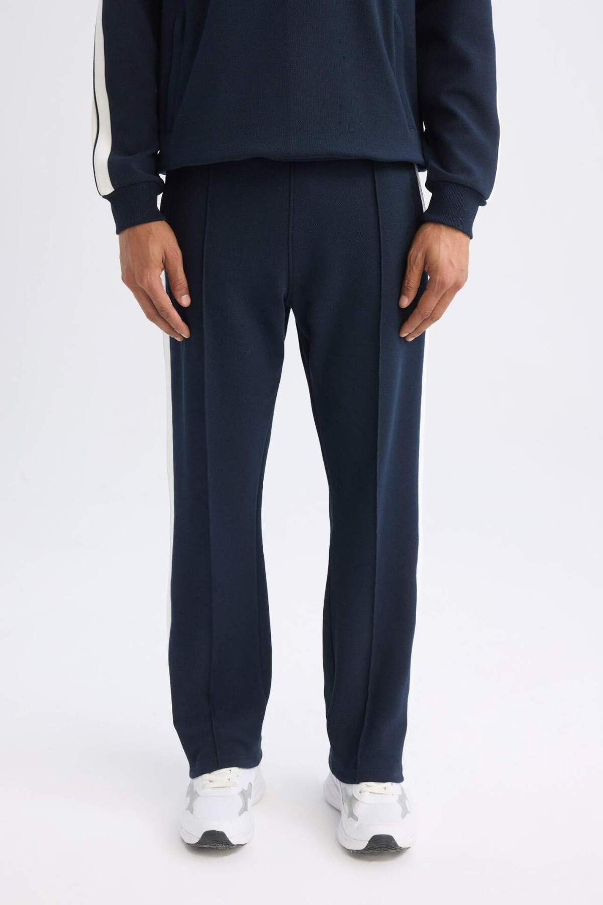 DeFacto-Defactofit Sports Jogger Sweatpants Standard Fit Standard Leg Elastic Waist with Pockets D1957Ax24Au 1