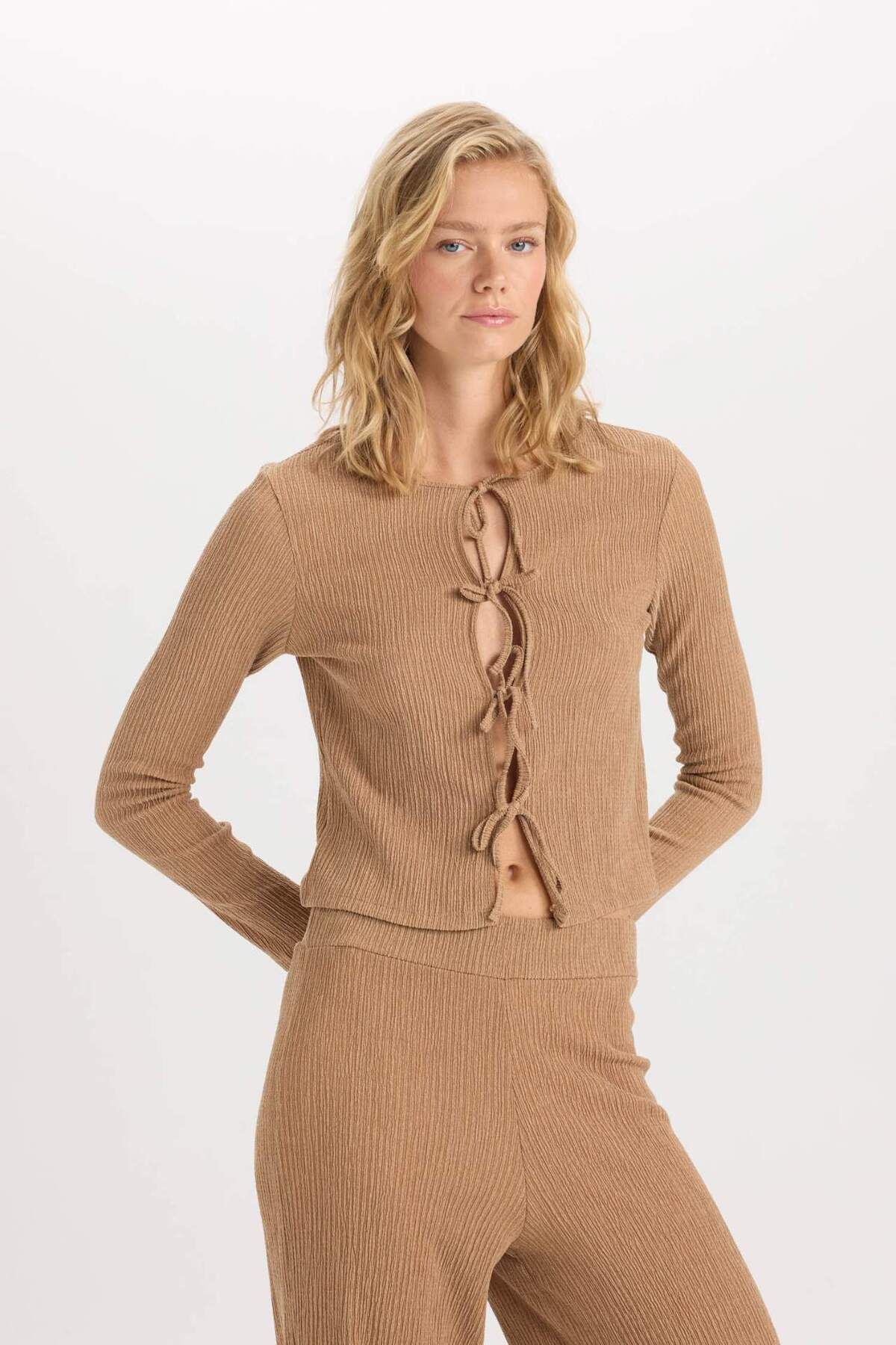 DeFacto-Regular Fit Rundhalsausschnitt Basic Plain Twist Langarm-Cardigan mit Schnürung vorne D6296AX24AU 3