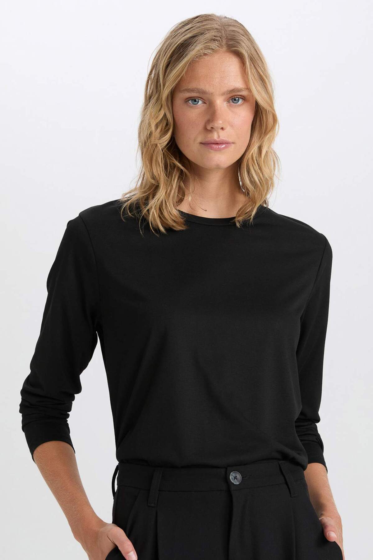 DeFacto-Regular Fit Rundhalsausschnitt Basic Plain Casual Langarm-T-Shirt A5028AX24WN 1