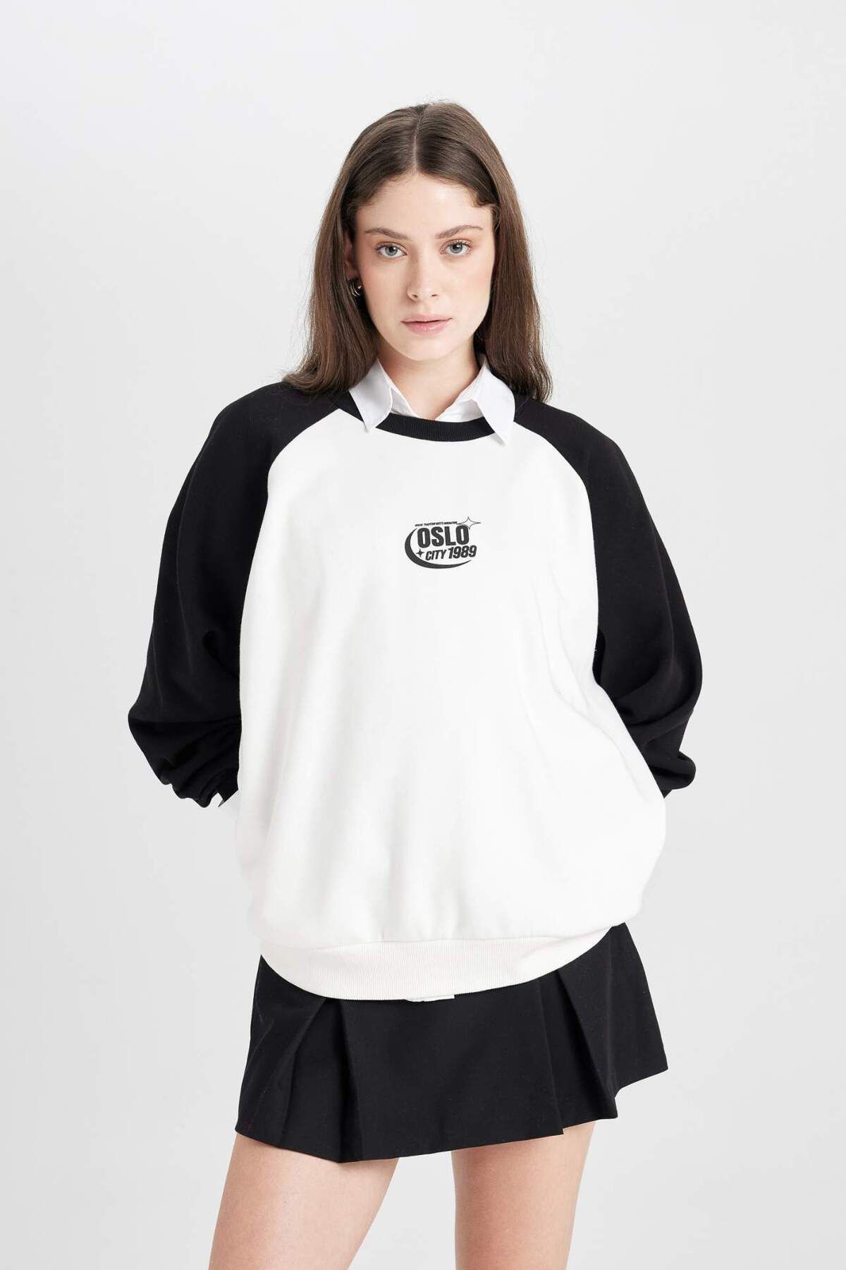 DeFacto-Coool Loose Fit Sweatshirt mit Farbblock-Aufdruck und Rundhalsausschnitt 3184901 3