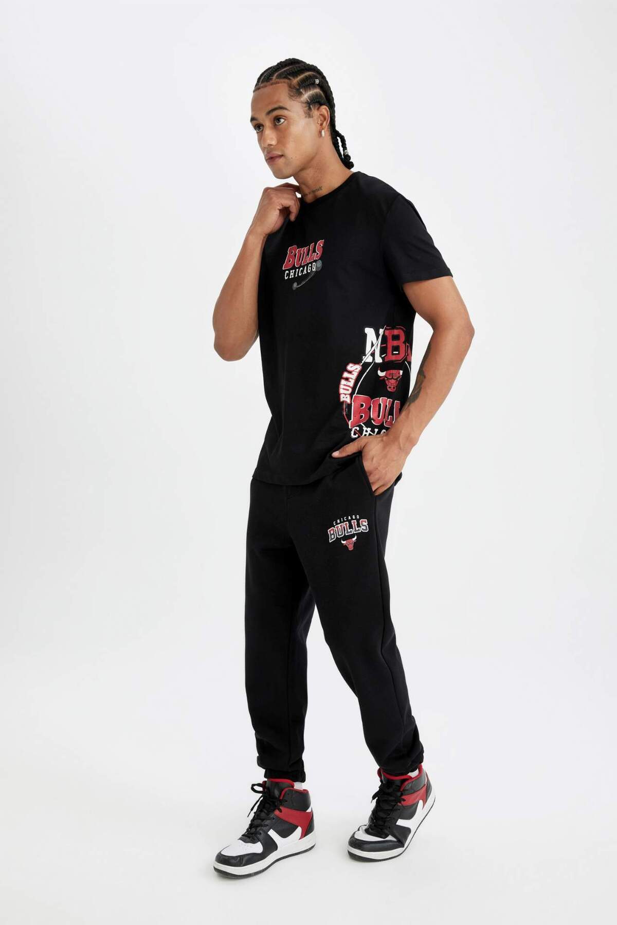 دفاکتو DeFactoFit NBA Chicago Bulls Thick Jogger Sweatwants Fit Standard Jebed Elastic Leg Banded Elastic Leg C9273AX2