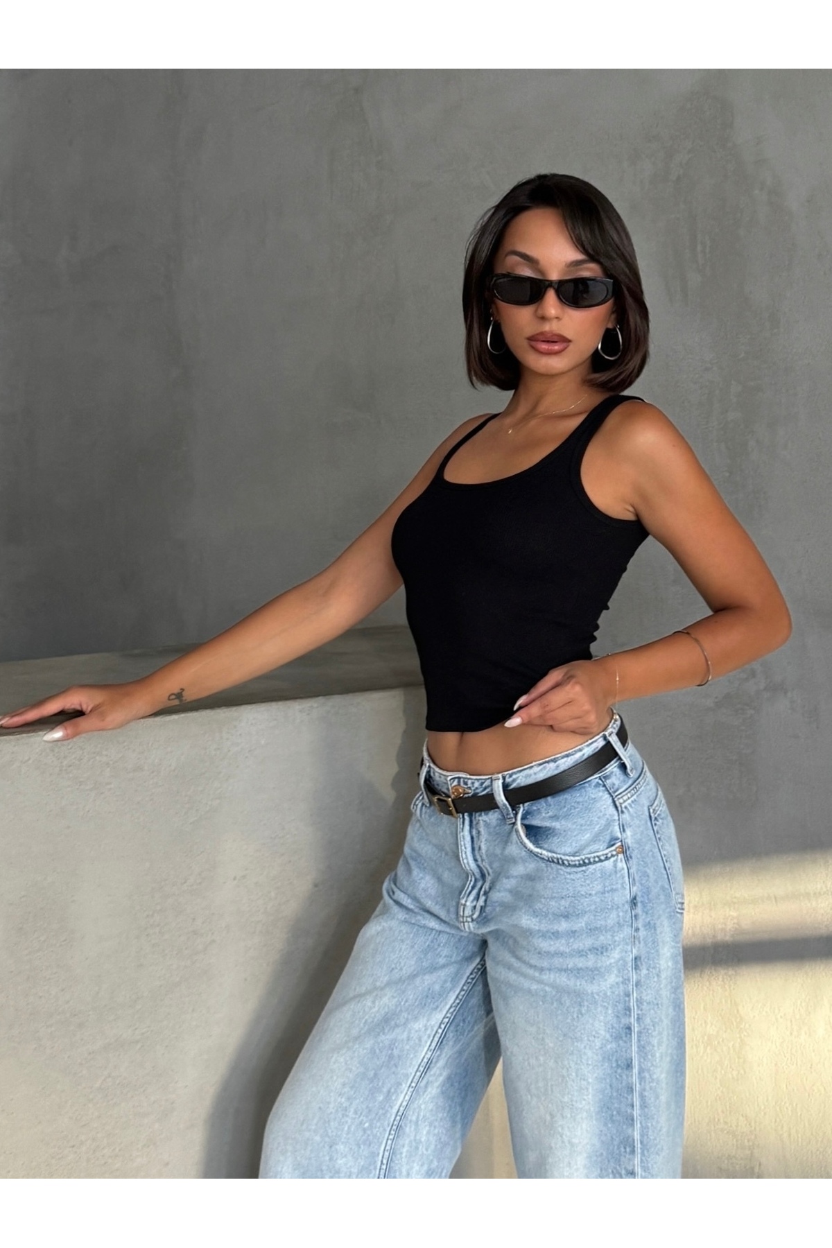 The Base  Kadın Siyah Fitilli Kumaş Kolsuz Top - Görsel 7