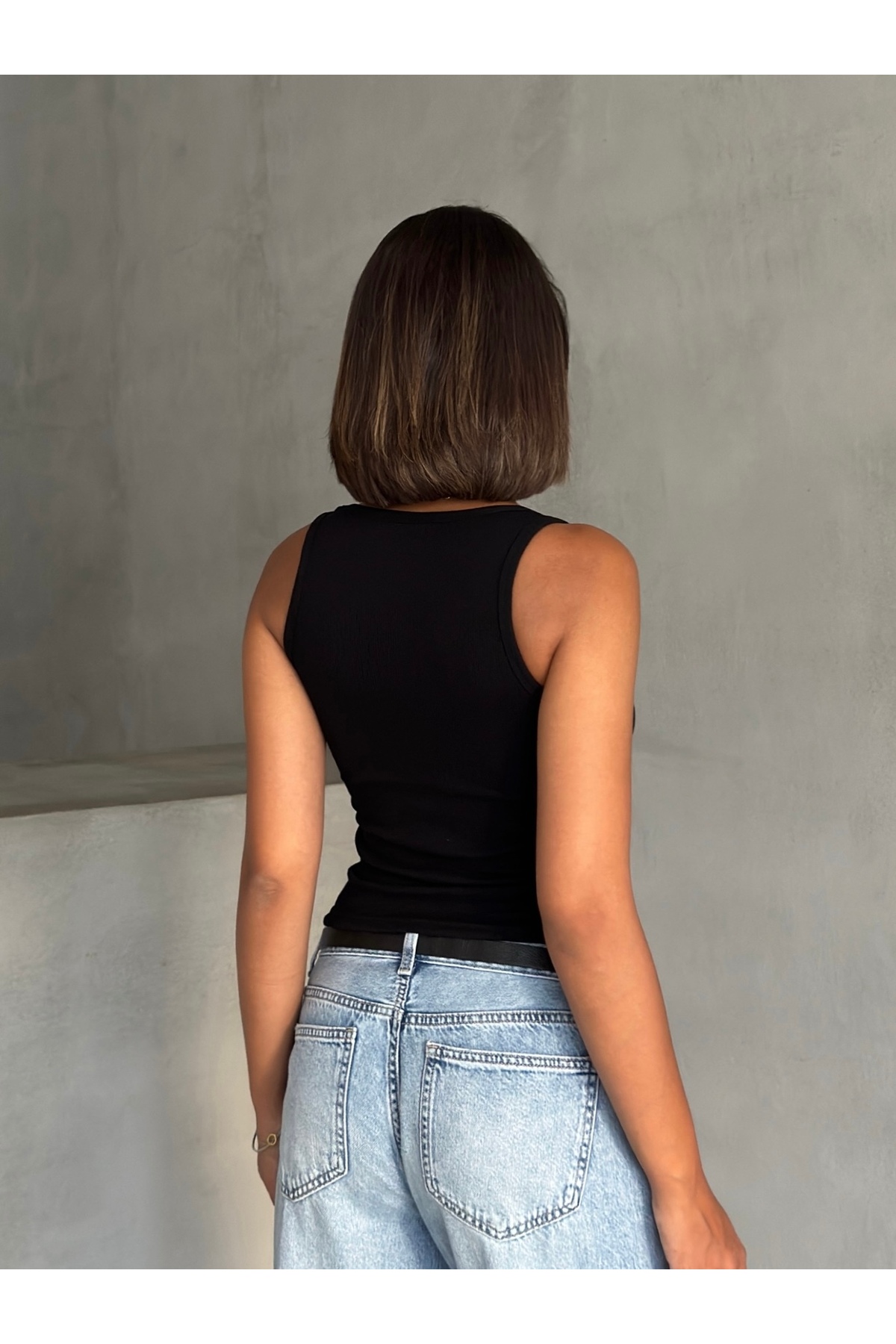 The Base  Kadın Siyah Fitilli Kumaş Kolsuz Top - Görsel 6