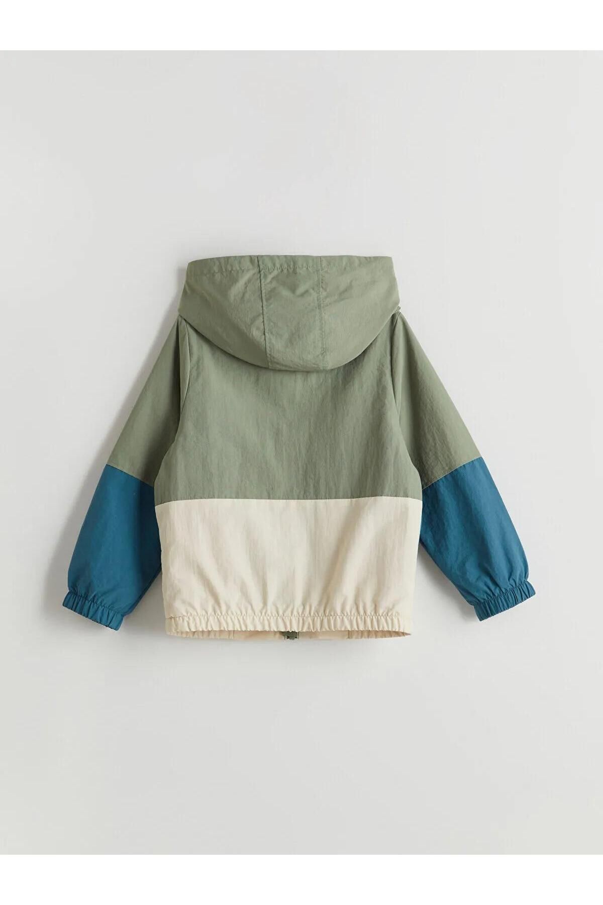 LC Waikiki-LCW Kids Hooded Color Block Jachetă de ploaie pentru băiat (W5) 3