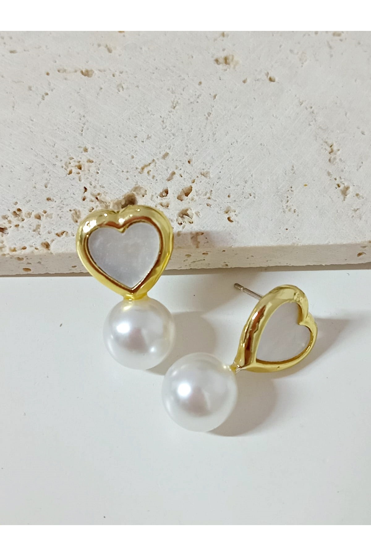 mos&more-Small Women's Earrings with Gold Heart Pearl 3