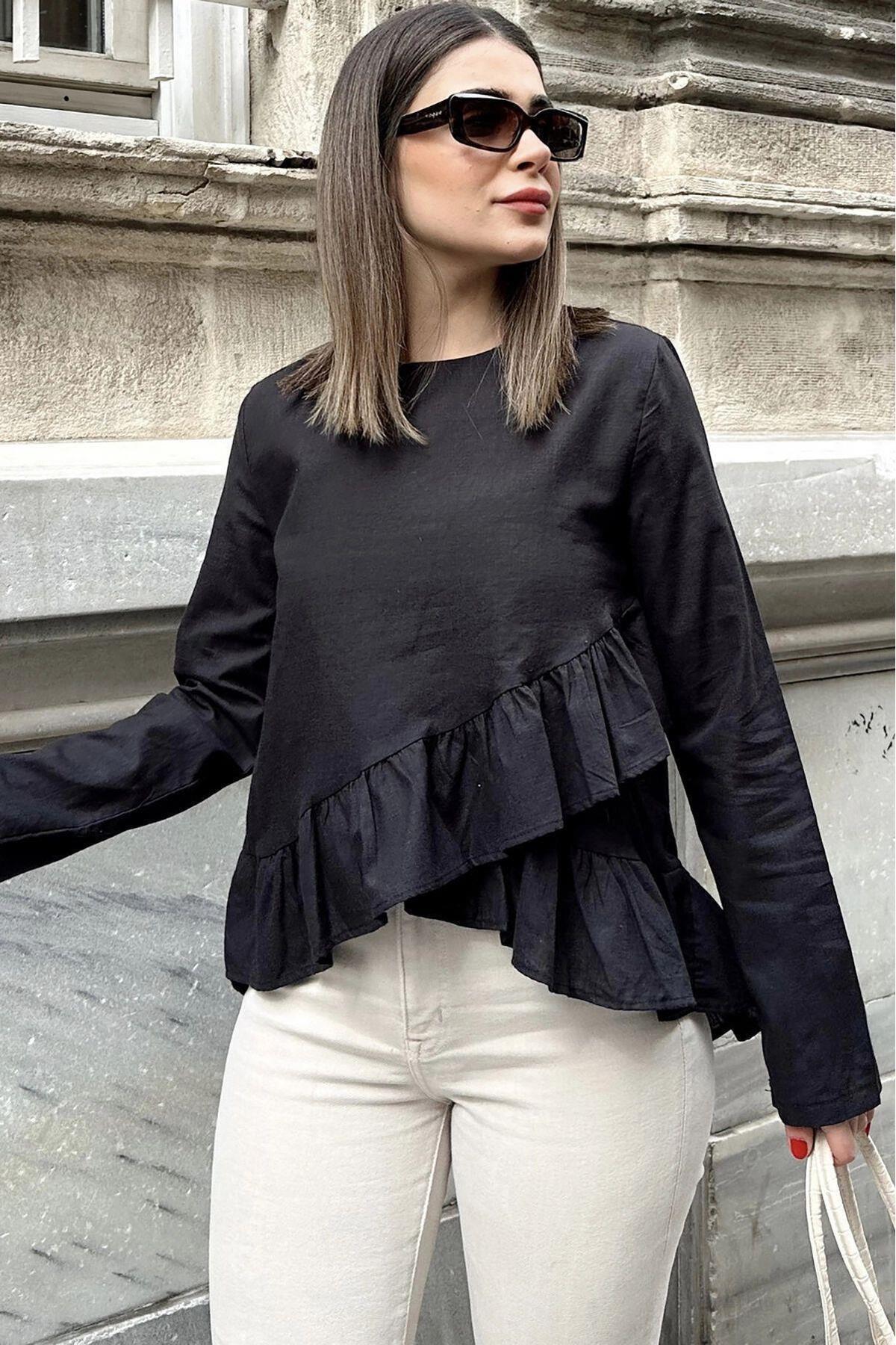 NEW LAVİVA Dámská volná bavlněná halenka s černým volánkem, kulatým výstřihem a dlouhým zadním dílem