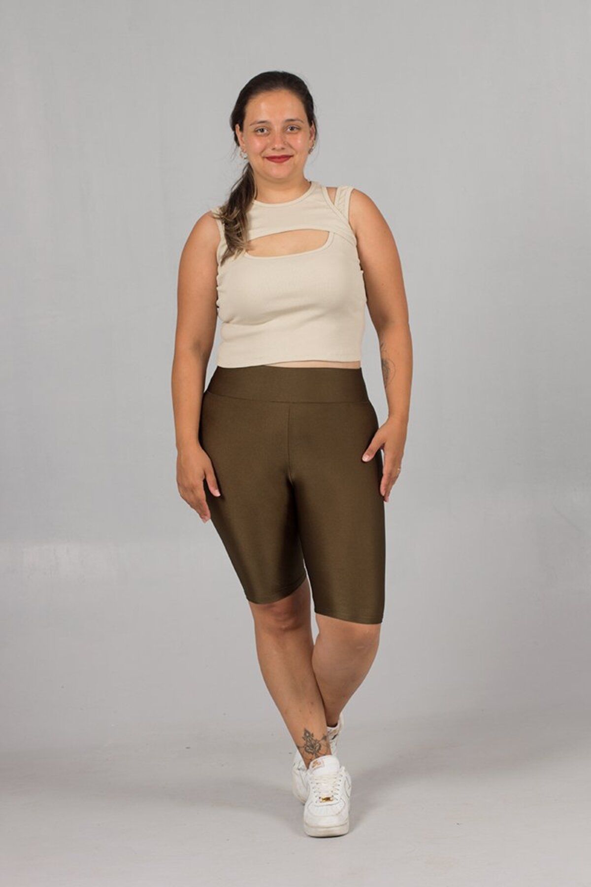 Truva XXL-Plus Size Ribbed Cream Crop Top: Style and Comfort in One 5