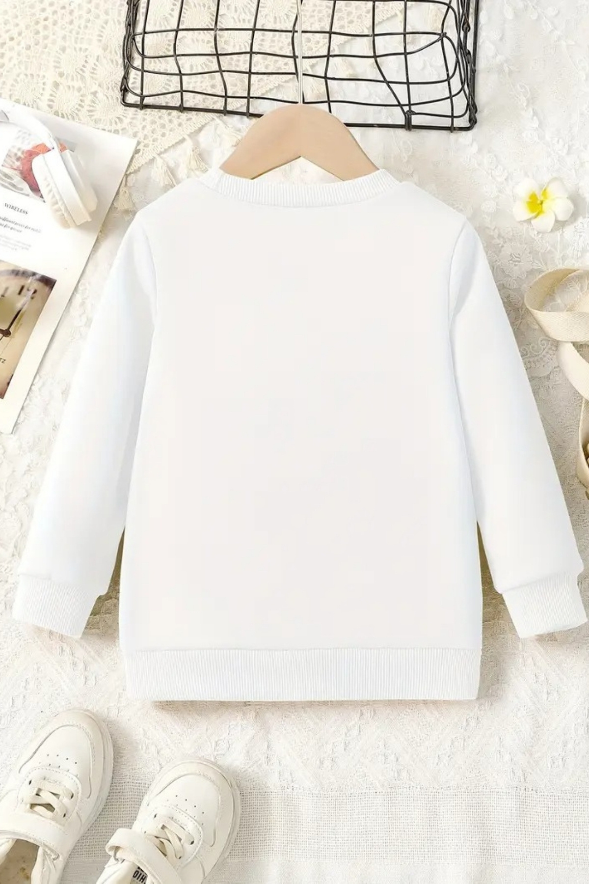 VBSVİBES-Unisex White Kids Crew Neck Sweatshirt – Double Black Kittens, Thick Fabric with Embossing 2