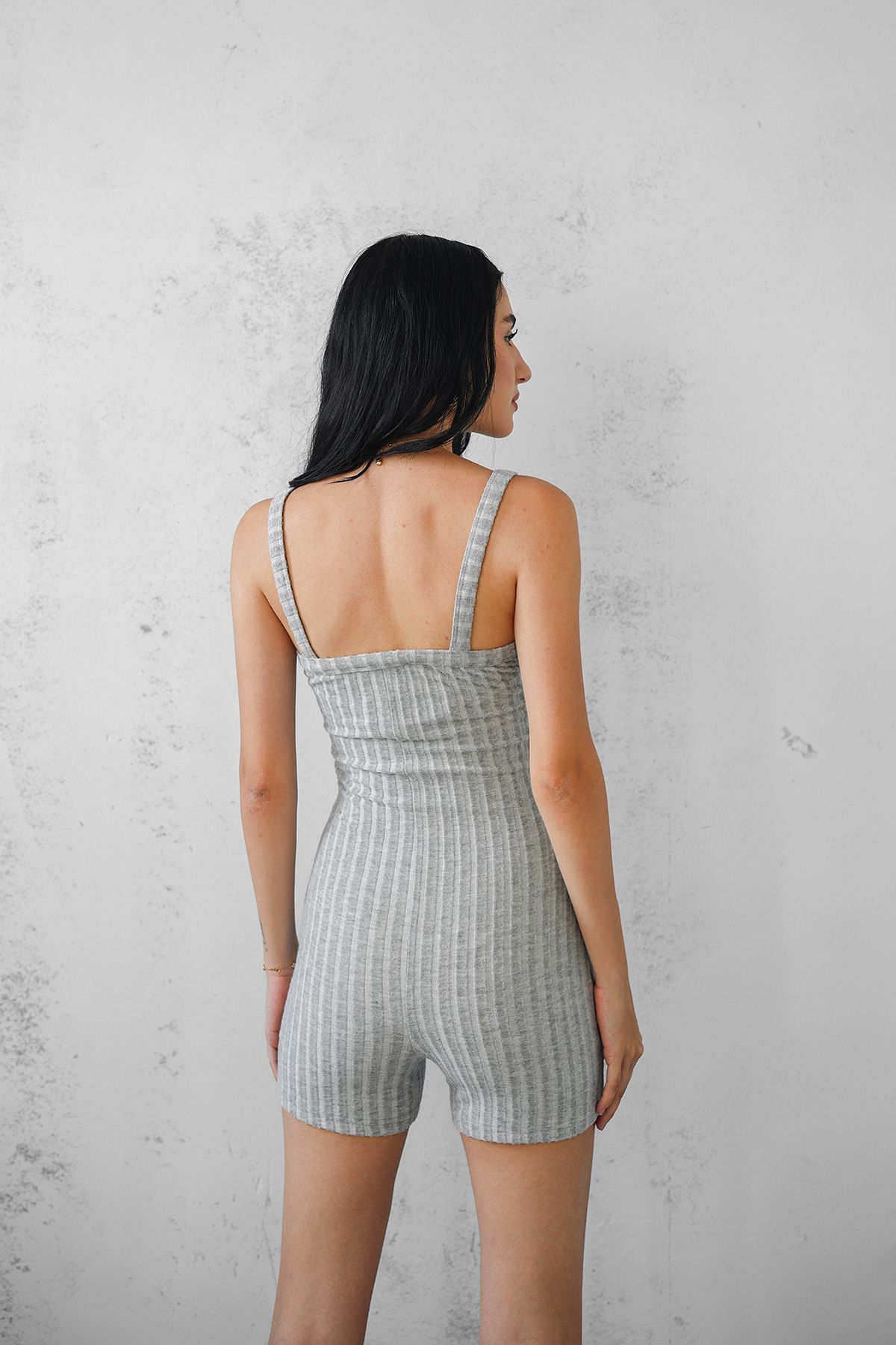 DeChival-Short Jumpsuit with Straps and Button Closure / Textured Furry Fabric 4