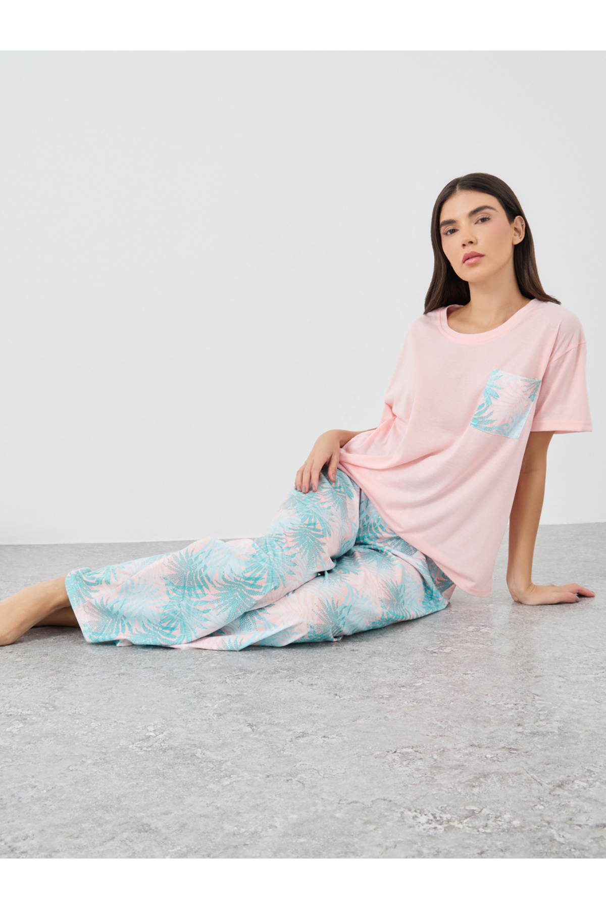 Styli Leafy Palm Print Pocket Detail T-Shirt and Pyjama Set