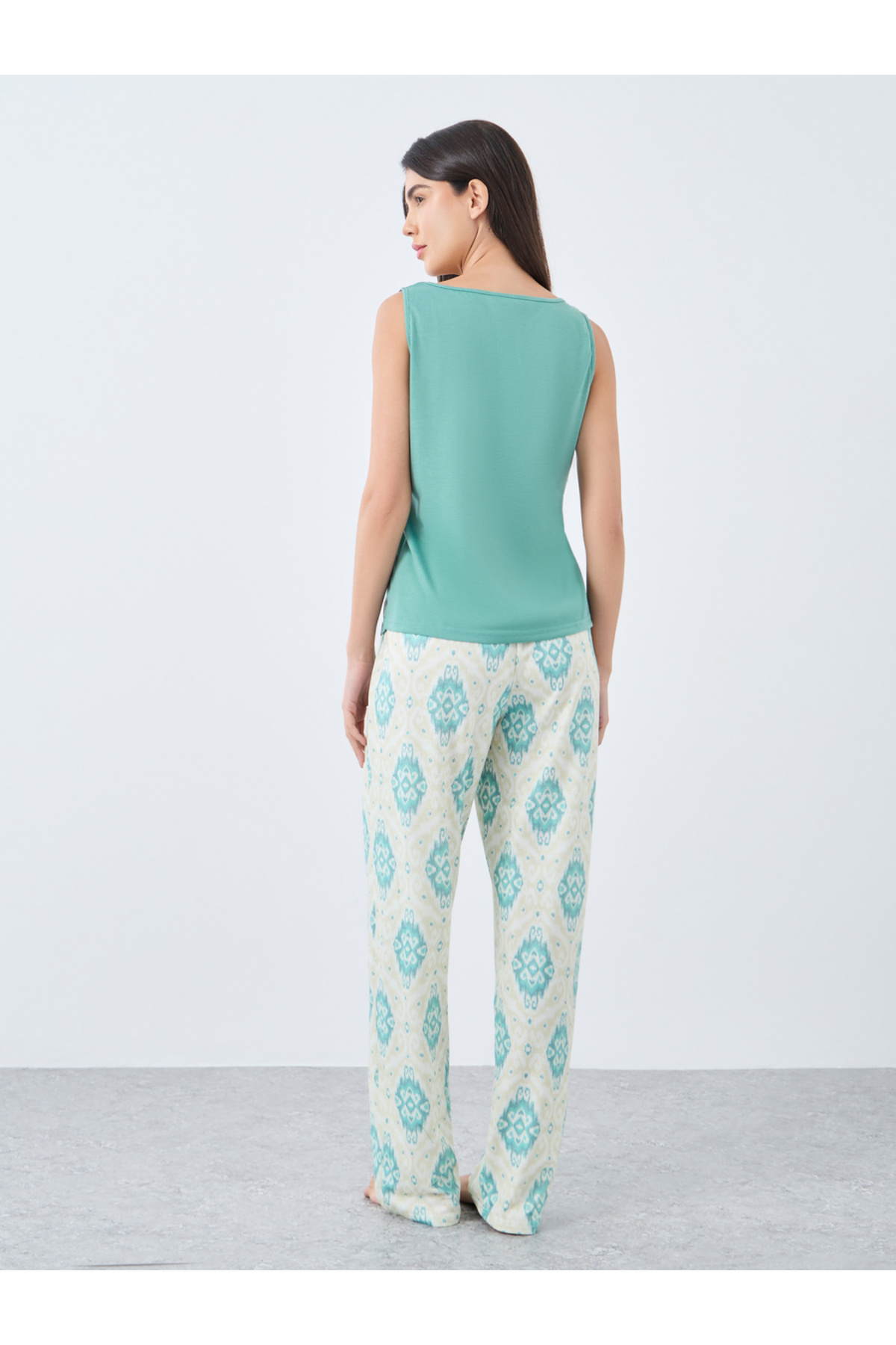 Styli-Patch Detail Tank and Damask Print Pyjama Set 5