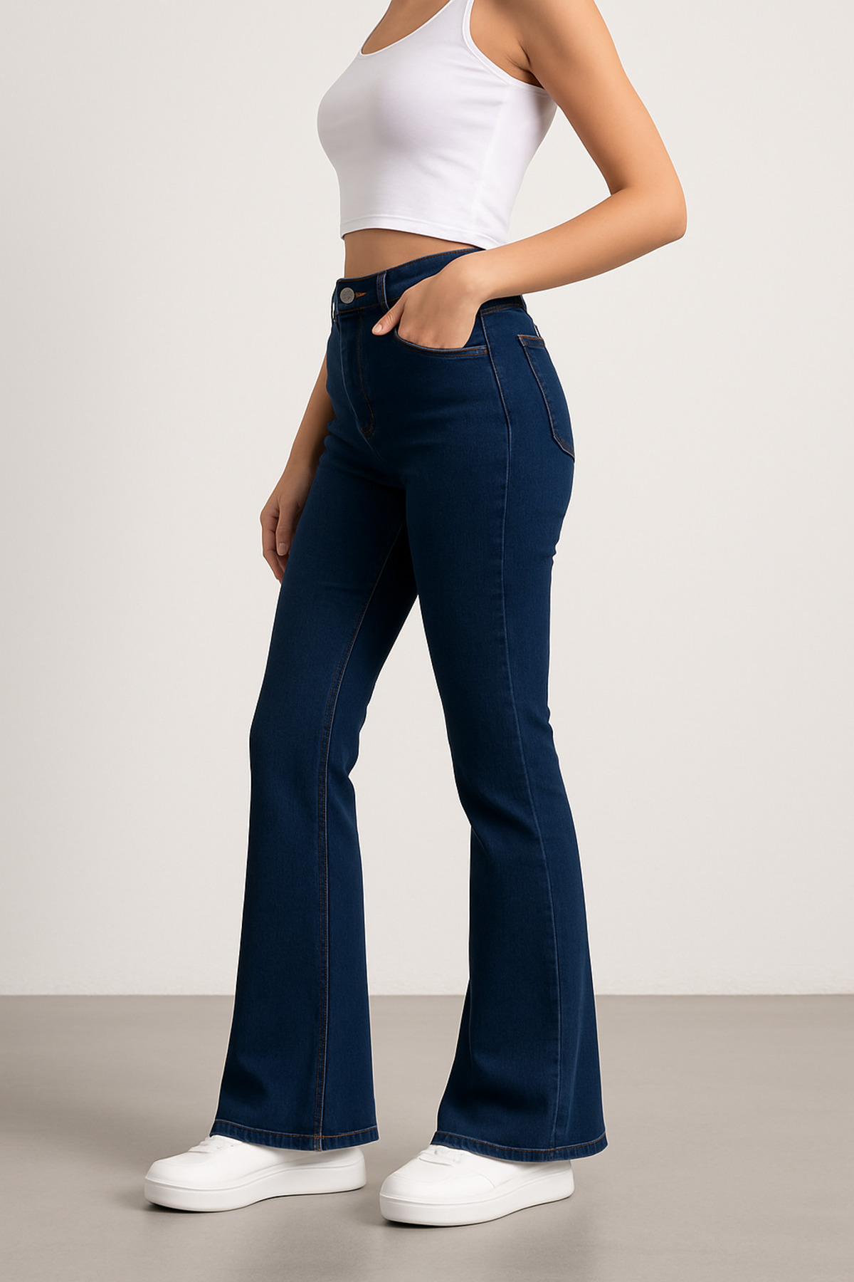 DELDNM  Lina Kadın Koyu Mavi Yüksek Bel Likralı Rahat İspanyol Paça Jeans Flare - Görsel 5