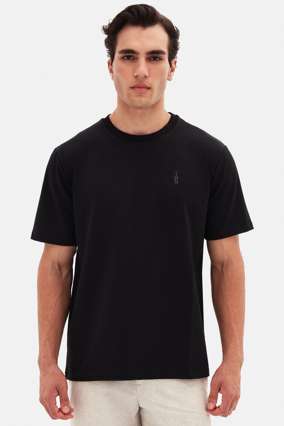 تی شرت طرح دار مشکی اسلیم فیت  تی شرت طرح دار مشکی اسلیم فیت