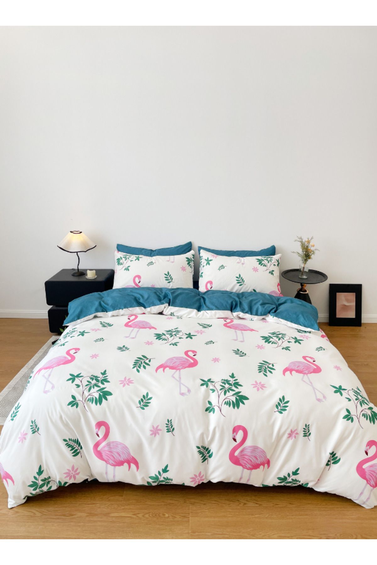 LUNA HOME-Single size,4pc a stunning pink flamingo design set against a white background with touches of pink. 1