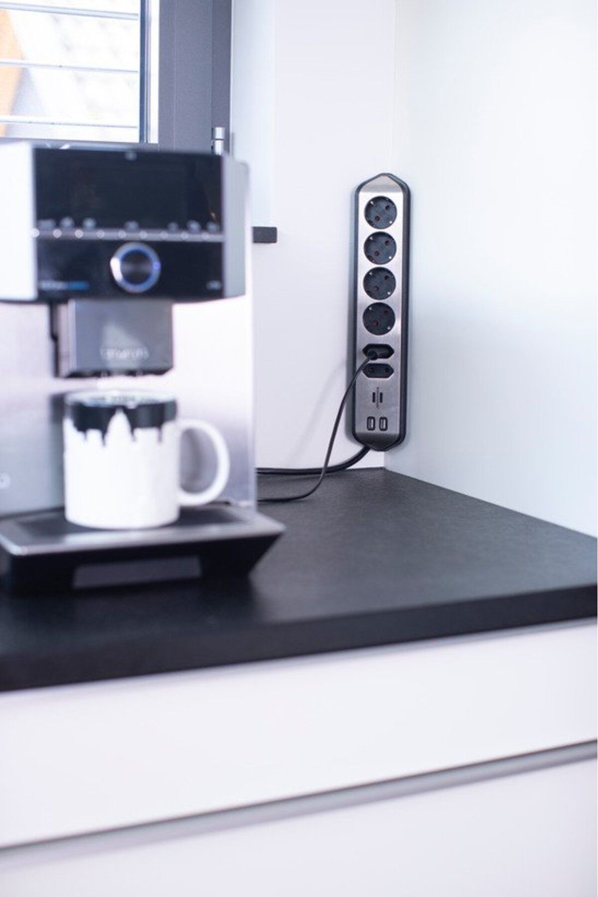 Brennenstuhl-Prelungitor pentru perete colt Estilo 6 prize, 2 USB, 3.1 A, 2m Inox, Adeziv inclu 5