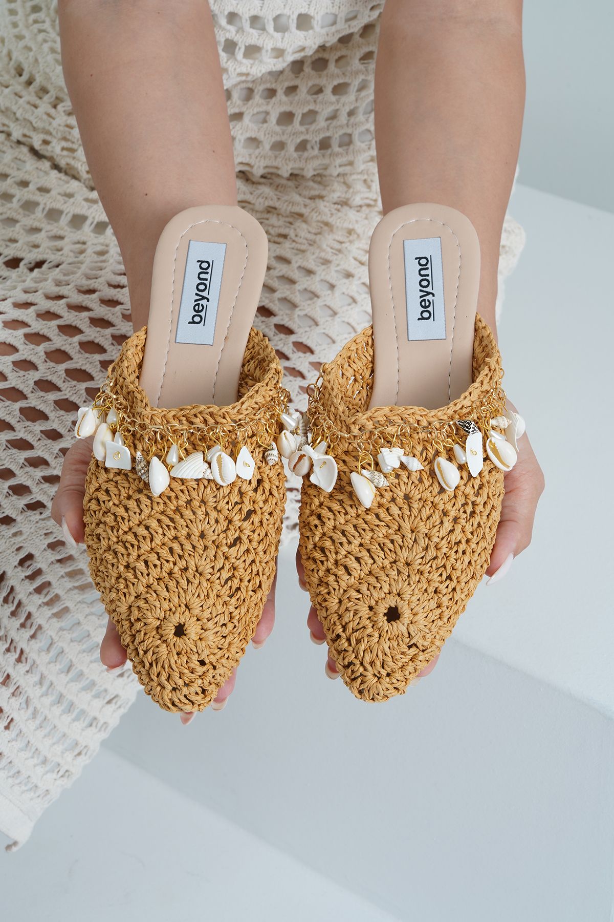 Beyond-Papuci de damă Camel Salome Straw Shell Accesorii BYNDSLM01 4