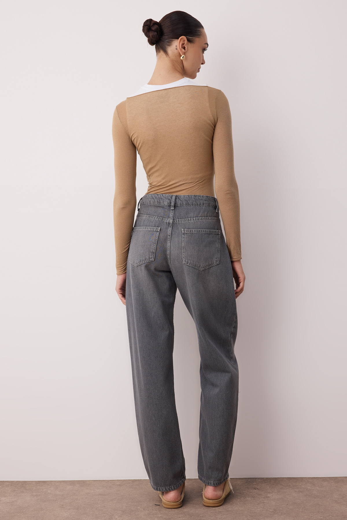 Trendyolmilla  Antrasit Premium Düşük Bel Barrel Jeans TWOSS25JE00173 - Görsel 4