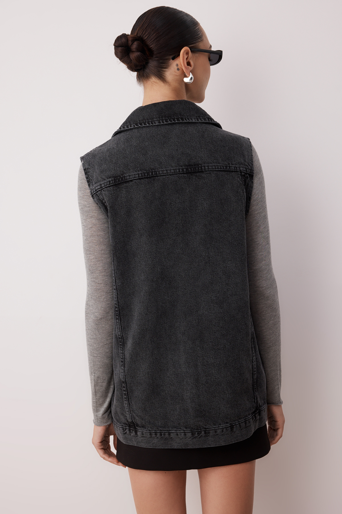 Trendyol Collection Antracytowa kamizelka przy kołnierzyku koszuli Szczegółowa kamizelka dżinsowa ze 100% bawełny TCTAW22CK0006