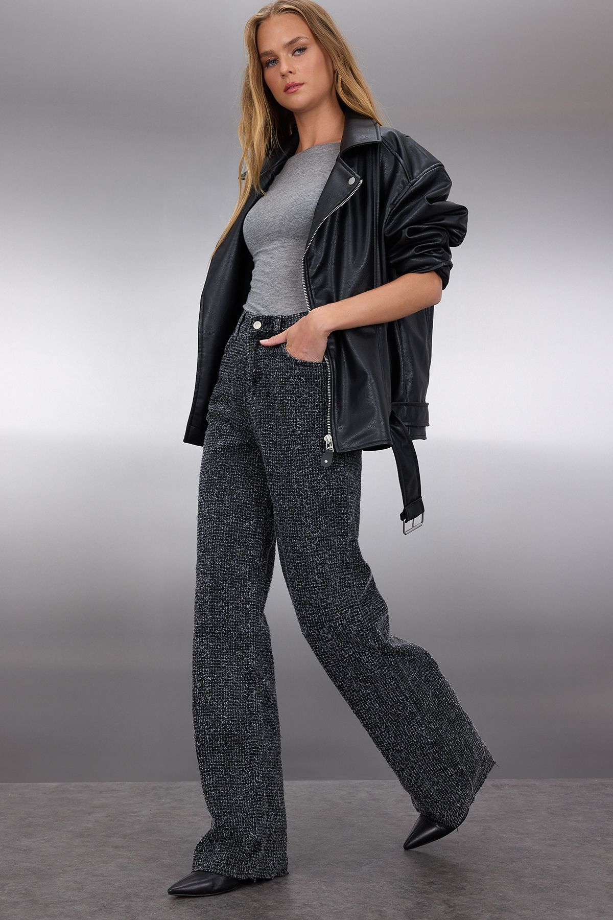 Trendyol Collection Fekete texturált magas derekú széles lábú farmernadrág TWOSS25JE00149