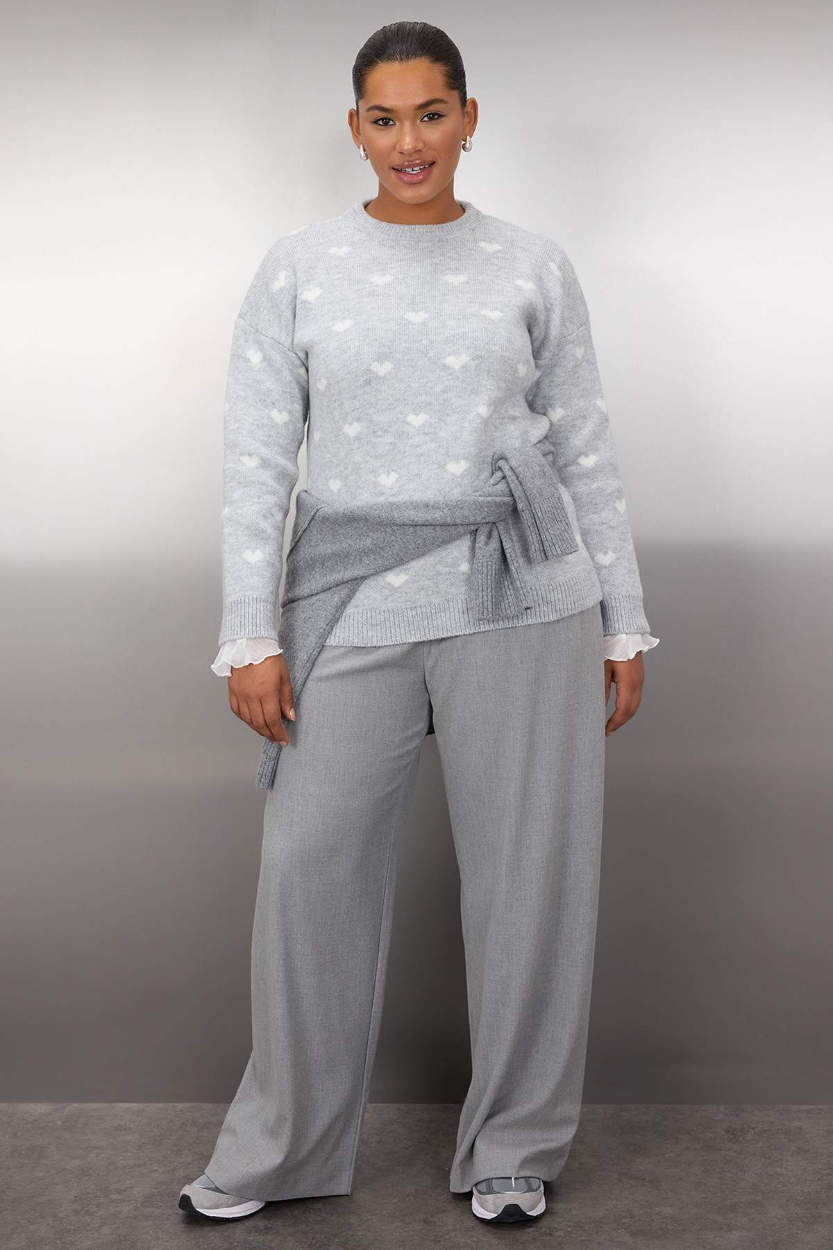 Trendyolmilla Curve Gri Kalp Desenli Triko Kazak TBBAW26AN00029
