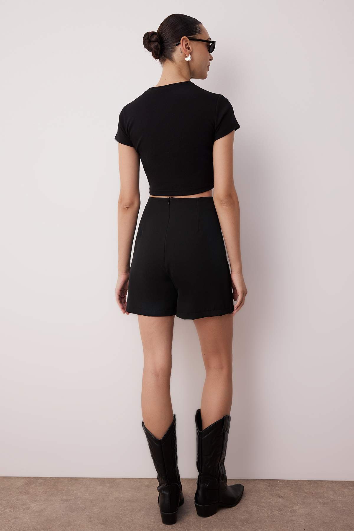 Trendyolmilla  Siyah Fermuar Detaylı Dokuma Şort Etek TWOSS20SR0139 - Görsel 6