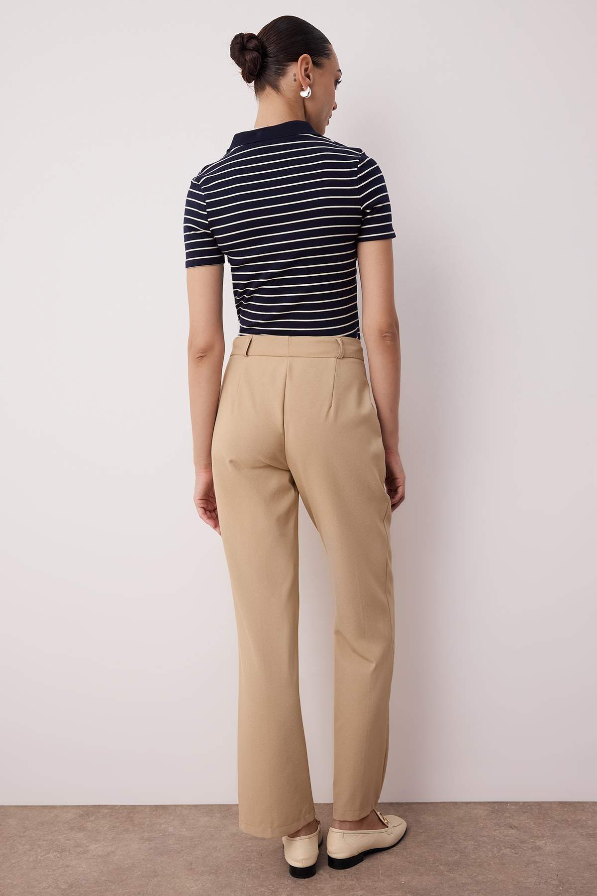 Trendyol Collection-Hellbraune gerade/gerade geschnittene Hose mit hoher Taille und gerippten Nähten aus Webstoff TWOSS21PL0093 4