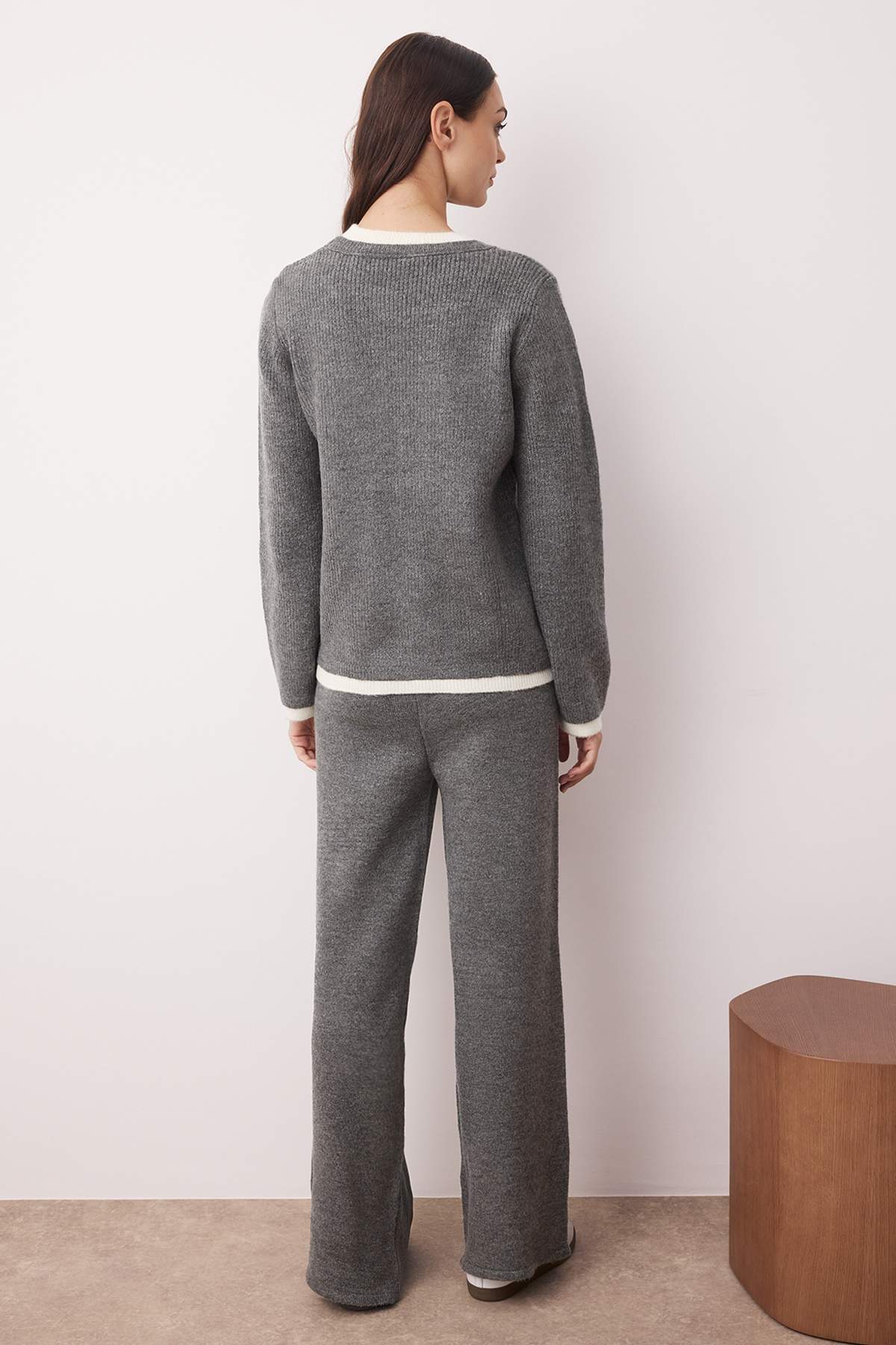 Trendyolmilla  Antrasit Renk Bloklu Kazak-Pantolon Triko Alt - Üst Takım TWOAW26AU00010 - Görsel 4