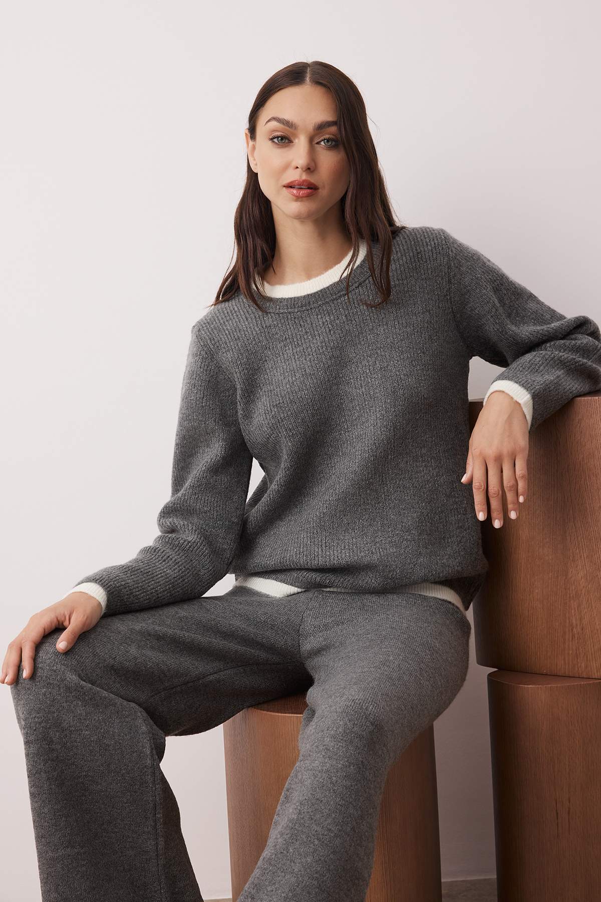 Trendyolmilla  Antrasit Renk Bloklu Kazak-Pantolon Triko Alt - Üst Takım TWOAW26AU00010 - Görsel 2