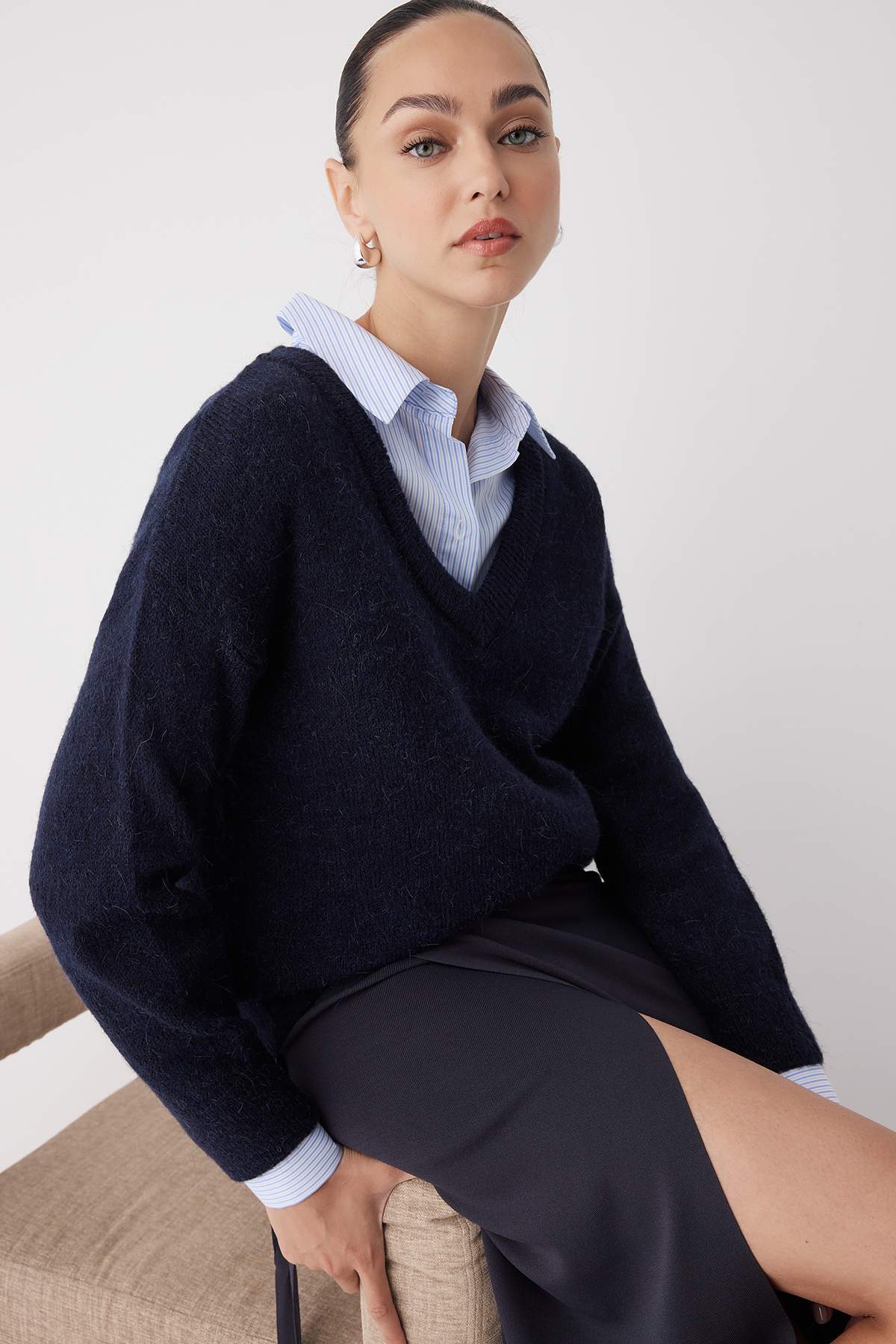 Trendyolmilla  Wardrobe Essentials Lacivert Alpaka Yün Karışımlı Geniş Kalıp Triko Kazak|TWOAW26KZ00000