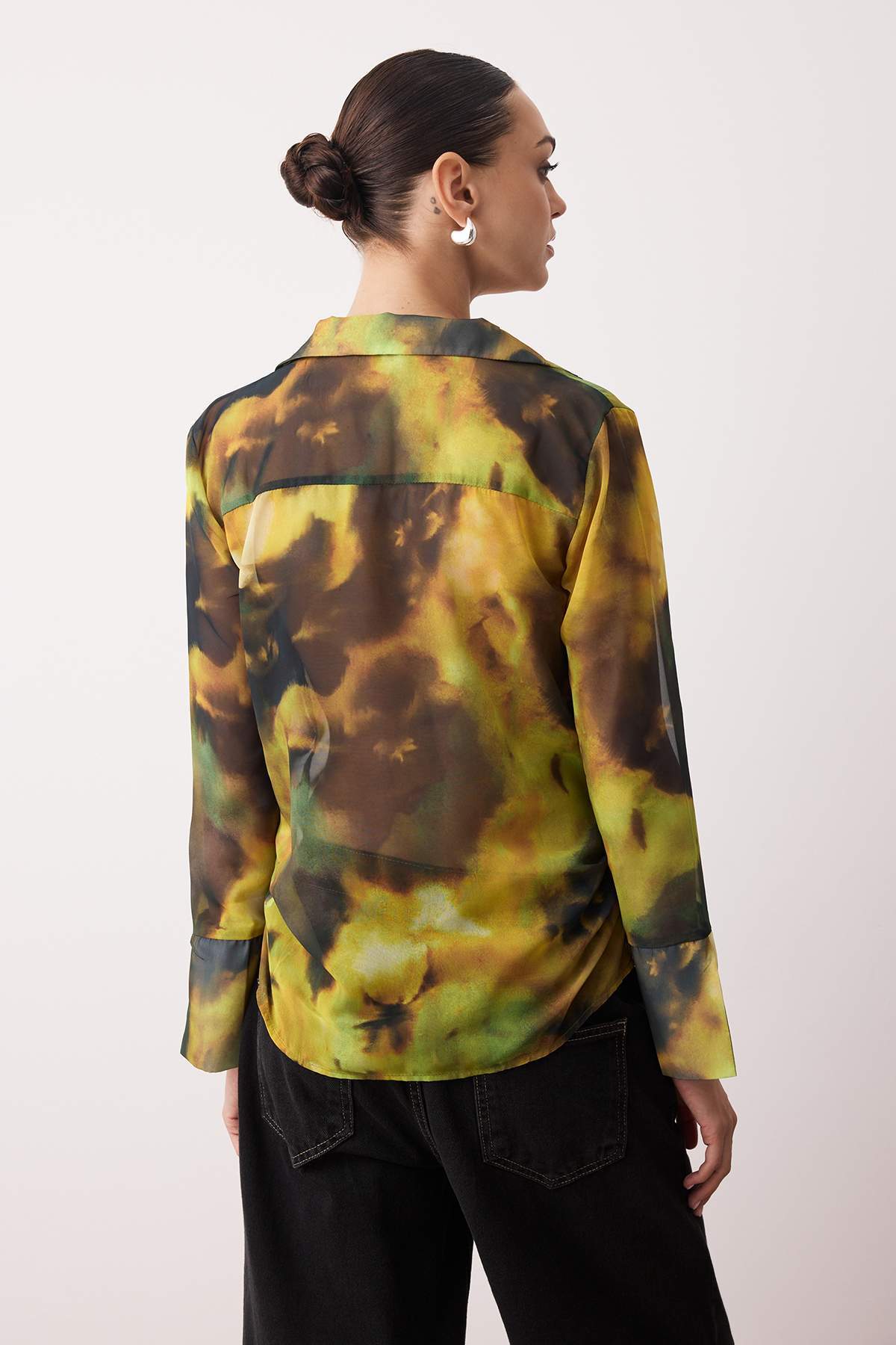 Trendyolmilla  Yeşil-Çok Renkli Soyut Desenli Şifon Gömlek TWOAW26GO00014 - Görsel 4