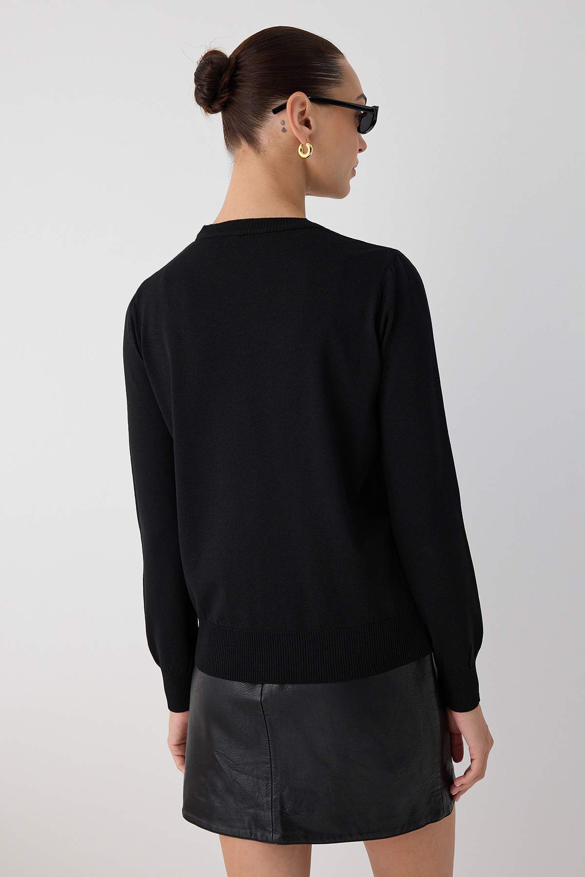 Trendyolmilla  Wardrobe Essentials Siyah Merserize Görünümlü İnce Basic Triko Kazak | TWOAW26KZ00081 - Görsel 4