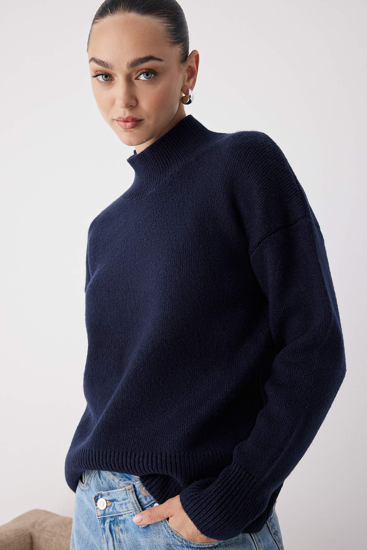 Trendyolmilla  Wardrobe Essentials Lacivert Yün Karışımlı Geniş Kalıp Yumuşak Dokulu Triko Kazak | TWOAW26KZ00063