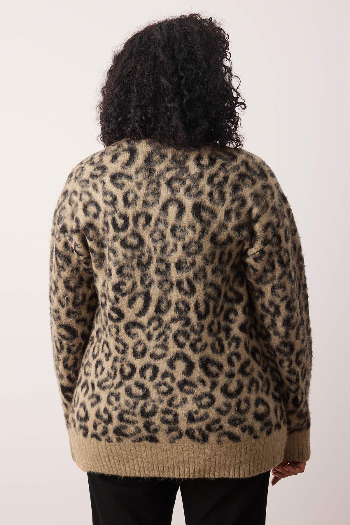 Trendyol Curve-Camel Leopard Patterned Soft Texture Knitwear Cardigan Tbbaw26Av00001 4