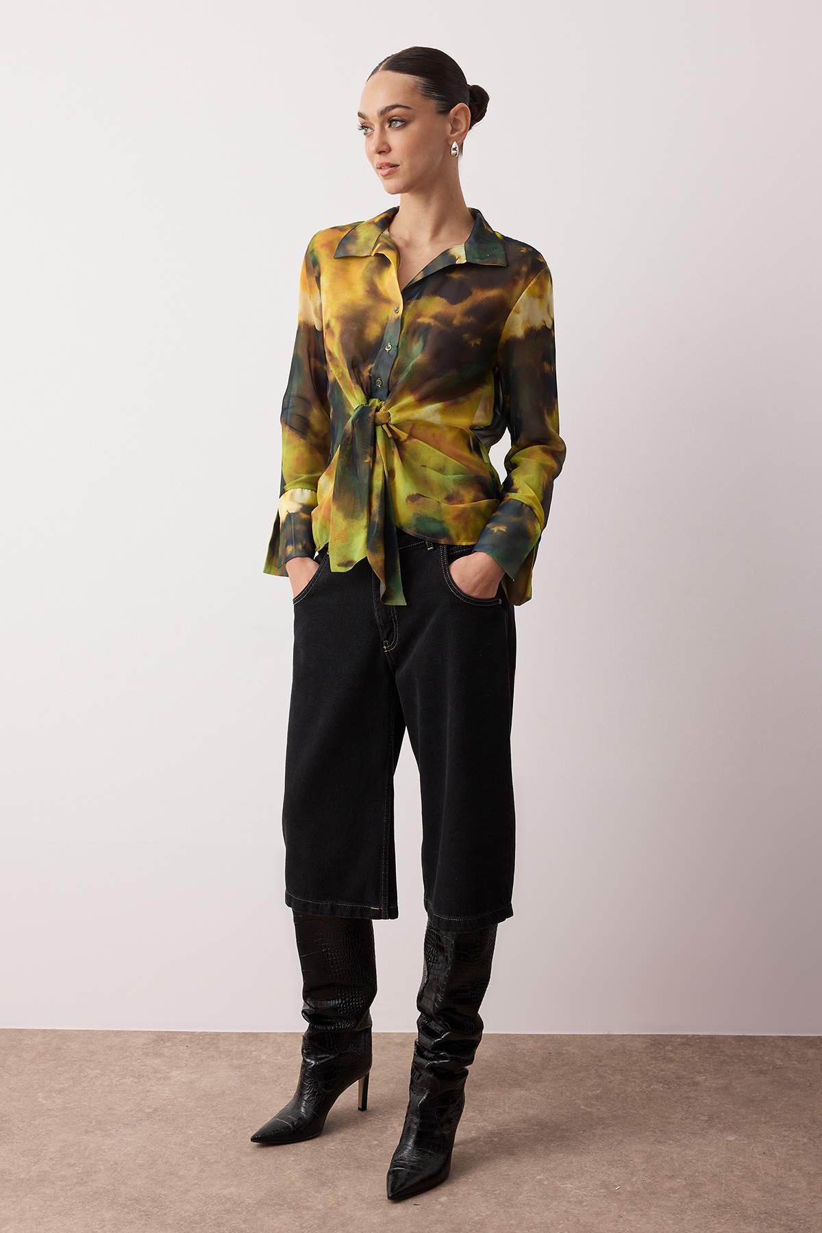 Trendyolmilla  Yeşil-Çok Renkli Soyut Desenli Şifon Gömlek TWOAW26GO00014