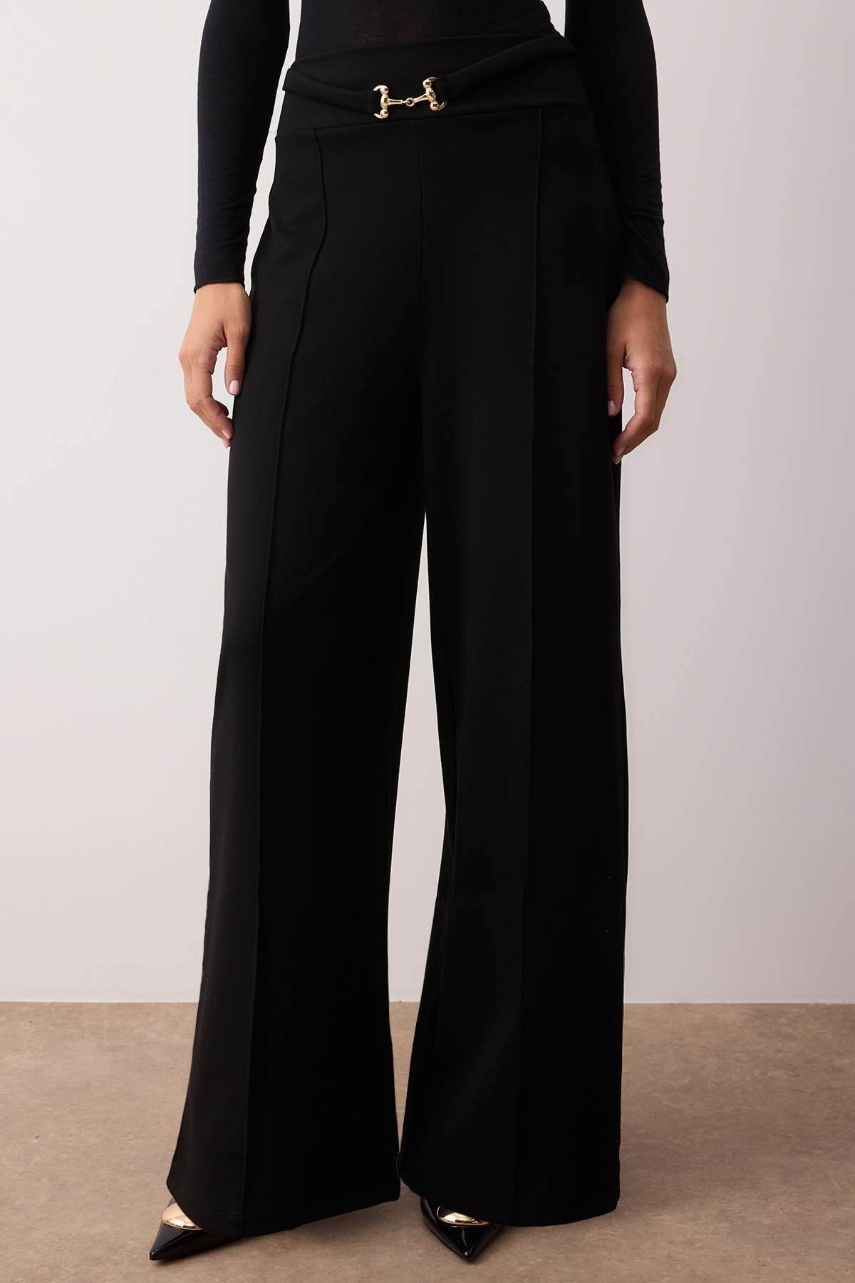 Trendyolmilla  Siyah Toka Detaylı Wideleg/Geniş Paça Örme Pantolon TWOAW26PL00022 - Görsel 3