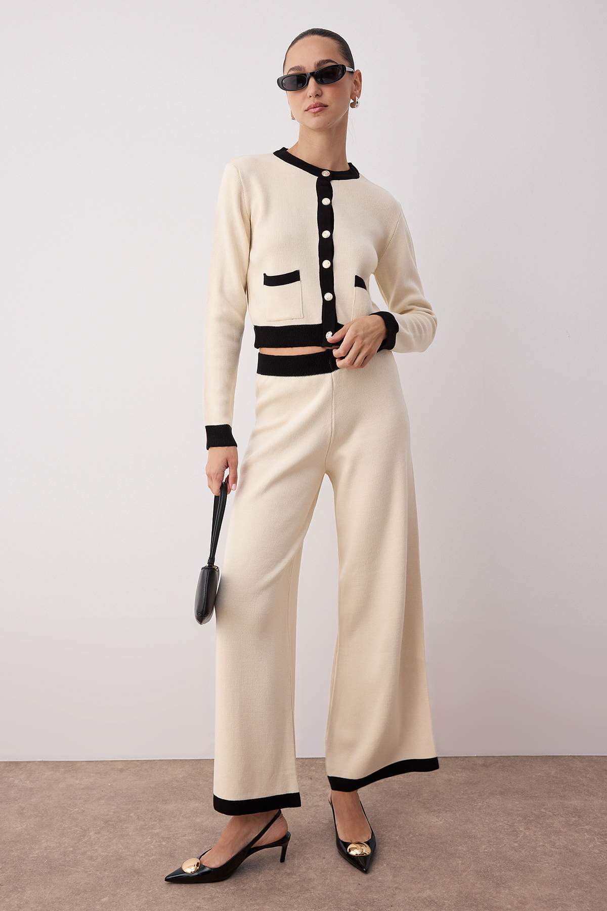 Trendyolmilla  Ekru Renk Bloklu Bisiklet Yaka Hırka-Pantalon Triko Alt - Üst Takım TWOAW26AU00031