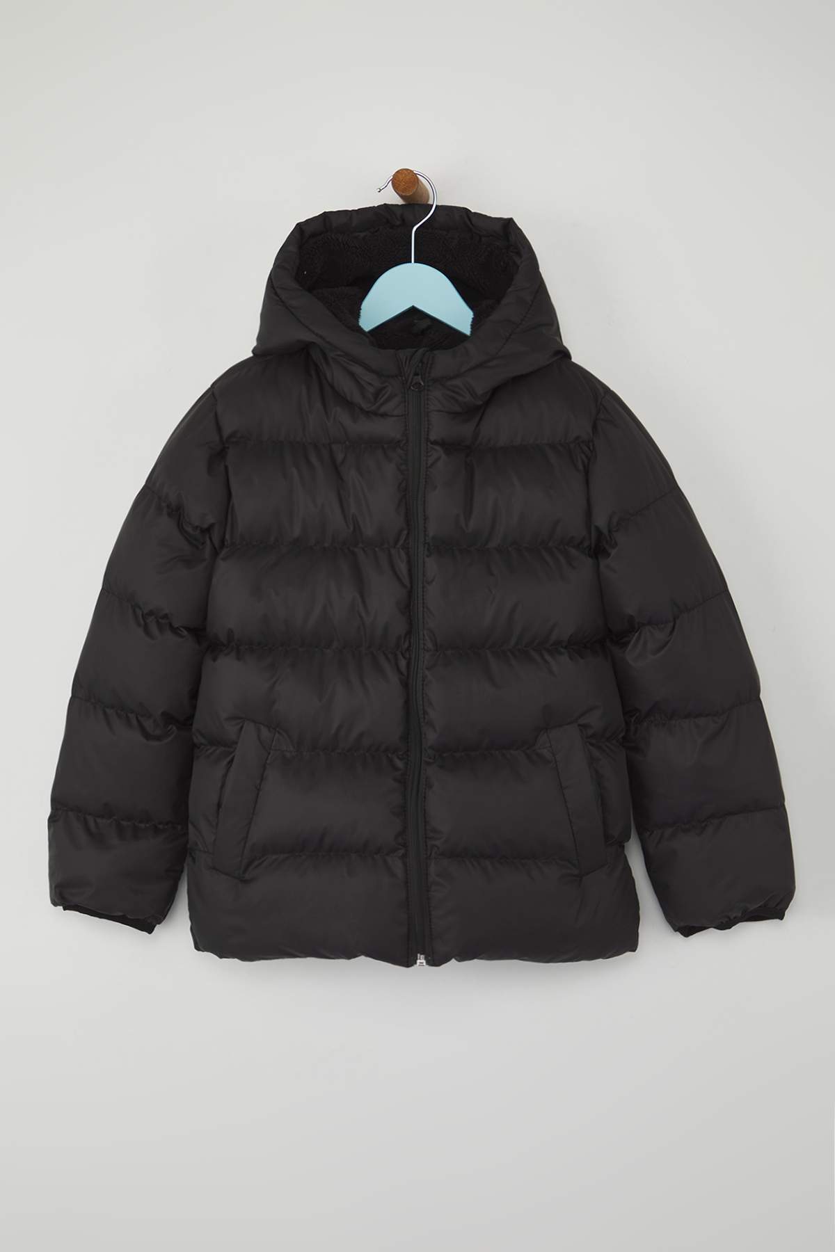 Trendyolmilla Kids Siyah Düz/Basic Kalın Kapüşonlu Regular Unisex Çocuk Mont TKDAW26MO00008