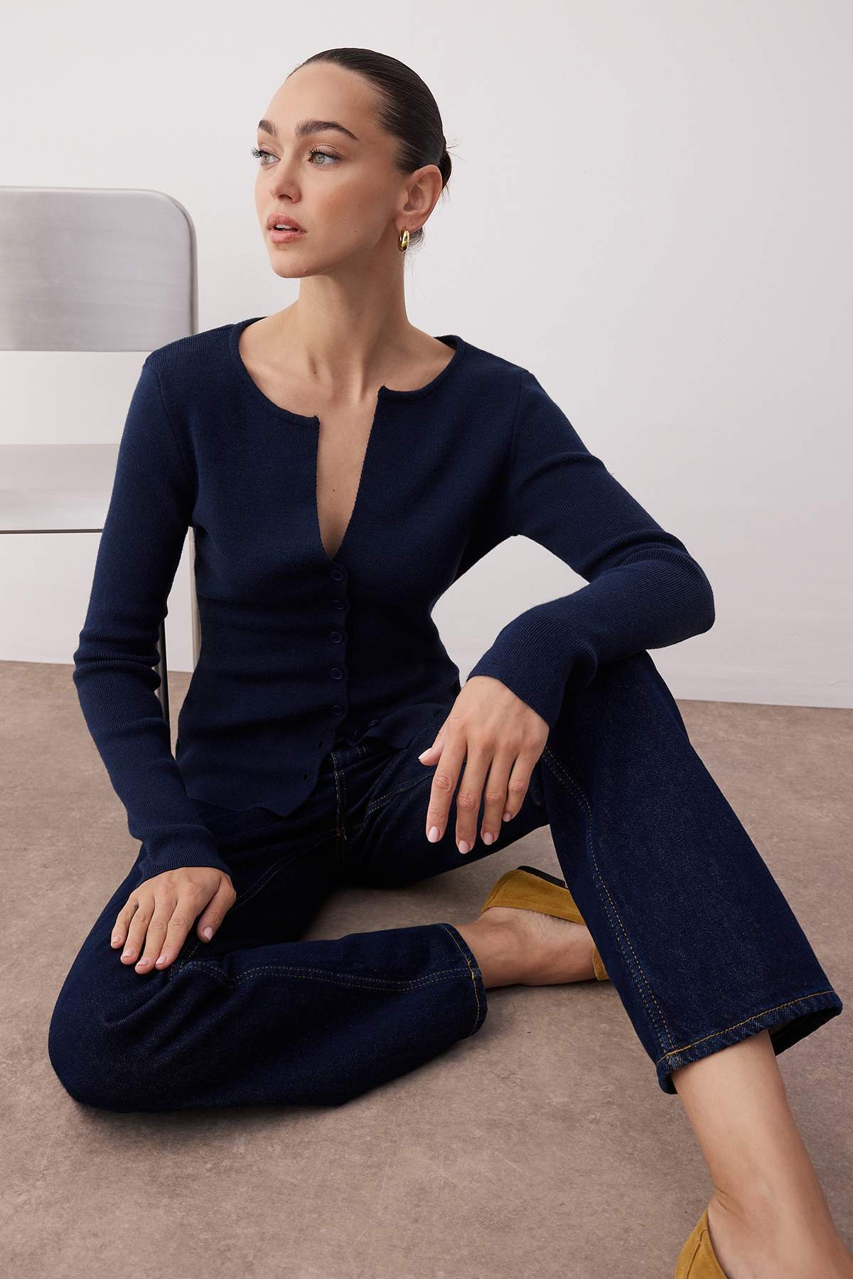 Trendyolmilla  Lacivert Premium İplik/Özel İplik Fitted/Vücuda Oturan Yünlü Triko Hırka TWOAW26HI00046 - Görsel 2